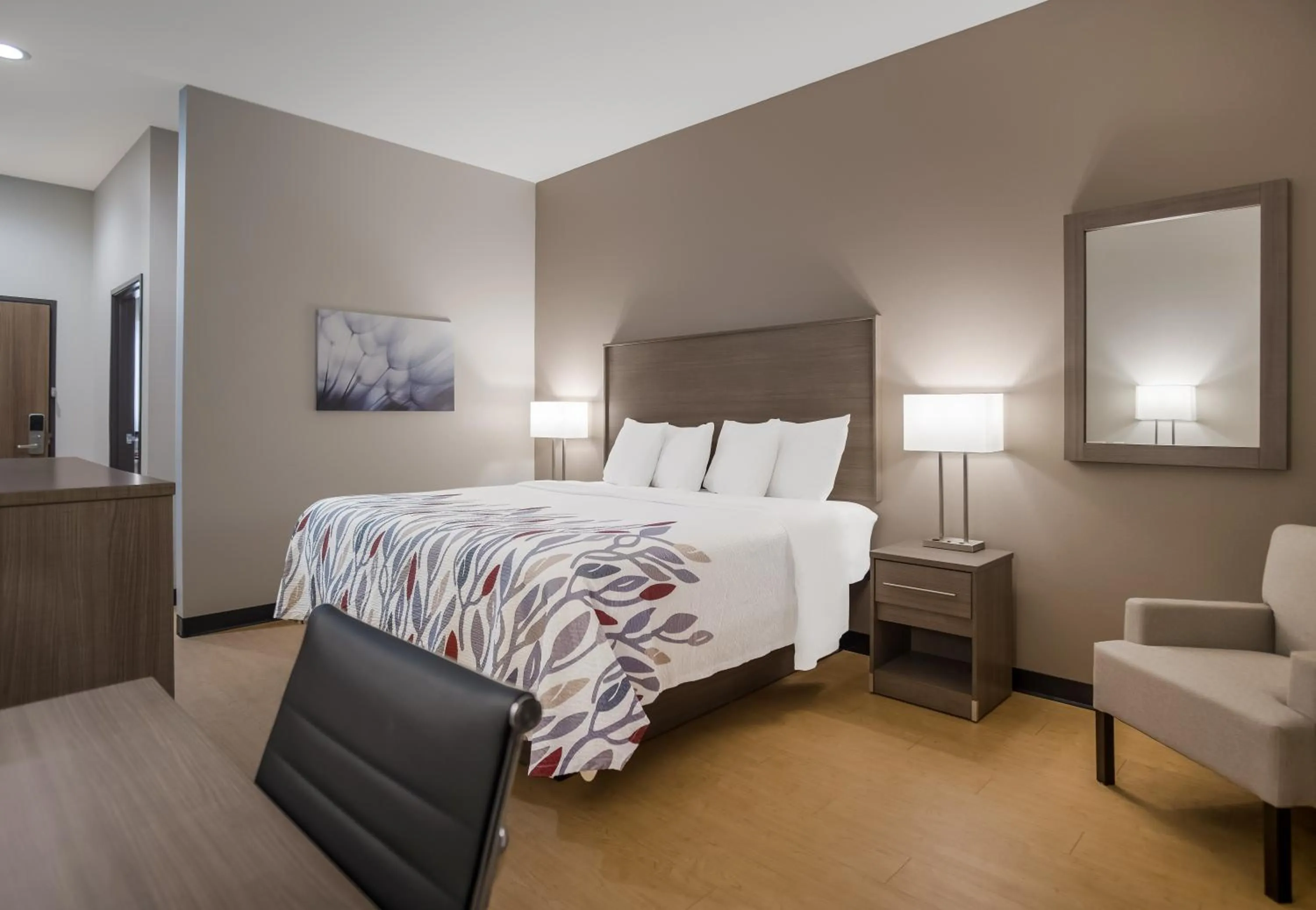 Superior King Room Non-Smoking in Red Roof Inn Lancaster, TX