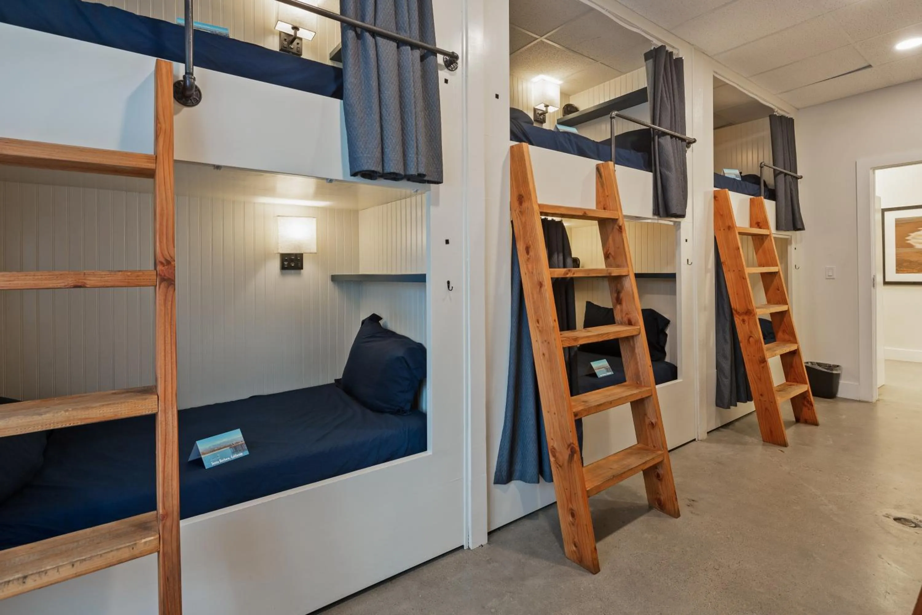 Bed in 10-Bed Mixed Dormitory Room in ITH Santa Barbara Surf Hostel