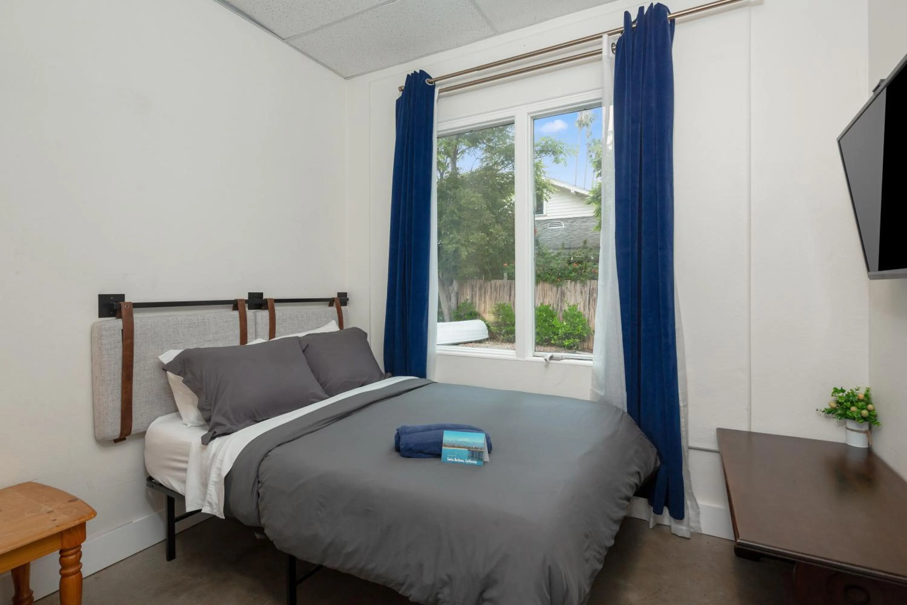 Double Room with Shared Bathroom in ITH Santa Barbara Surf Hostel