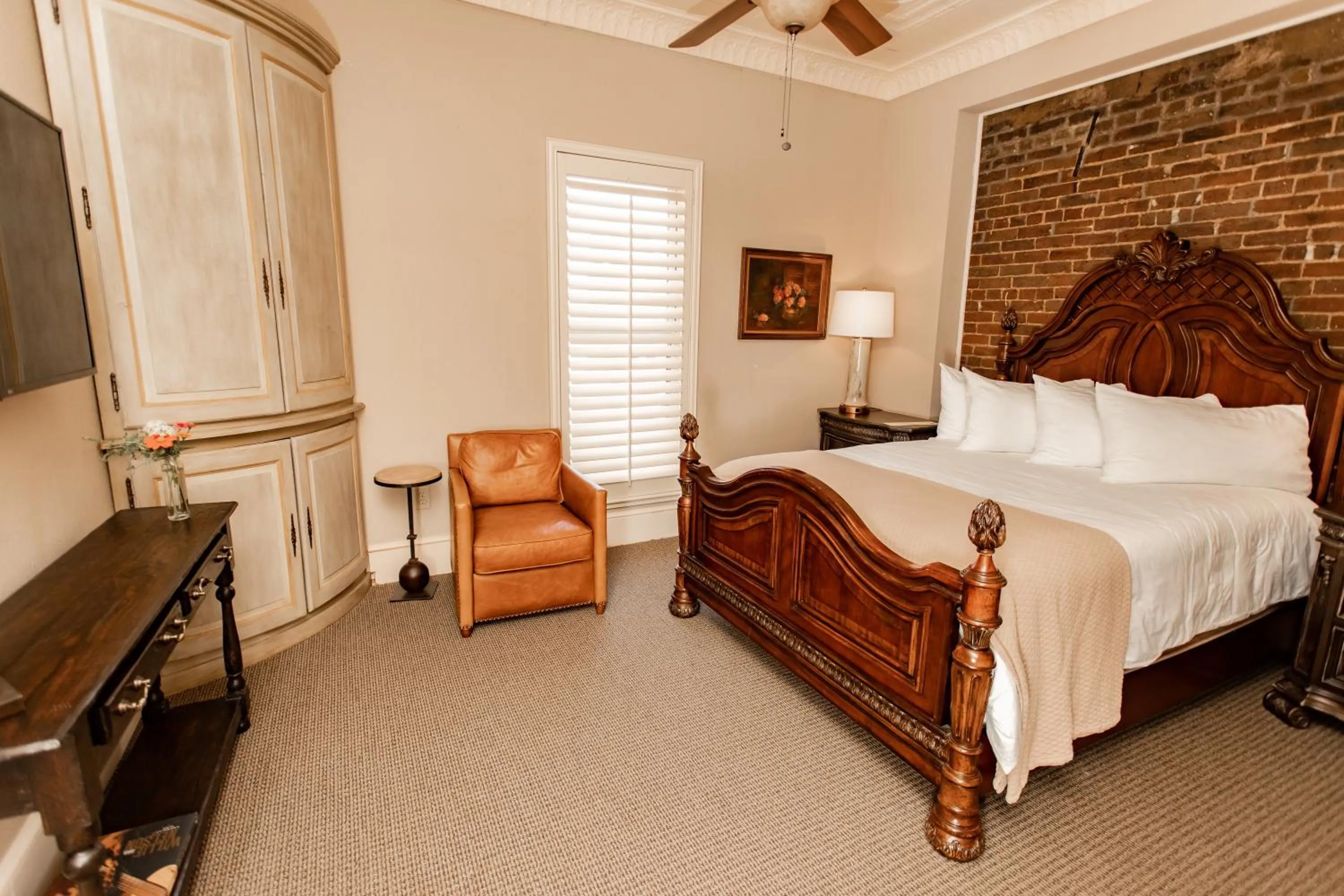 Standard Queen Room in Grand Hotel