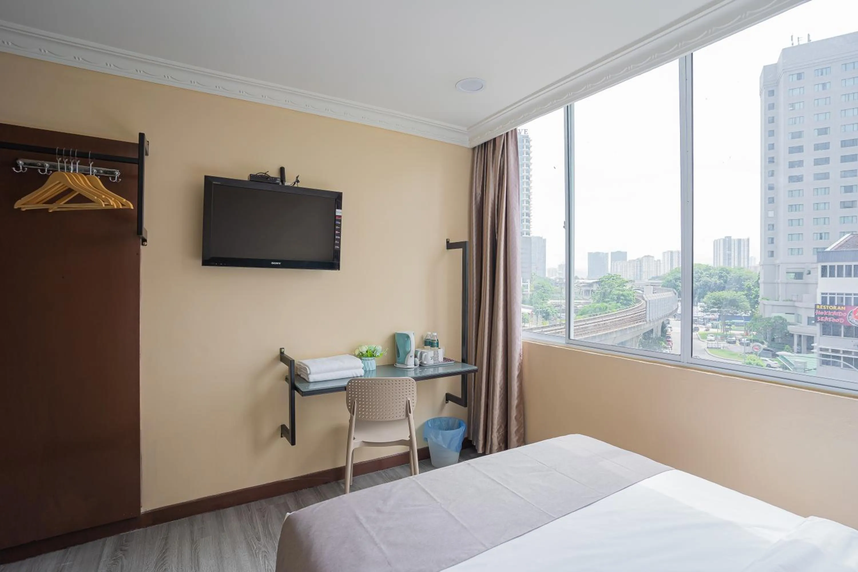 Deluxe Queen Room in Hotel 28 Titiwangsa