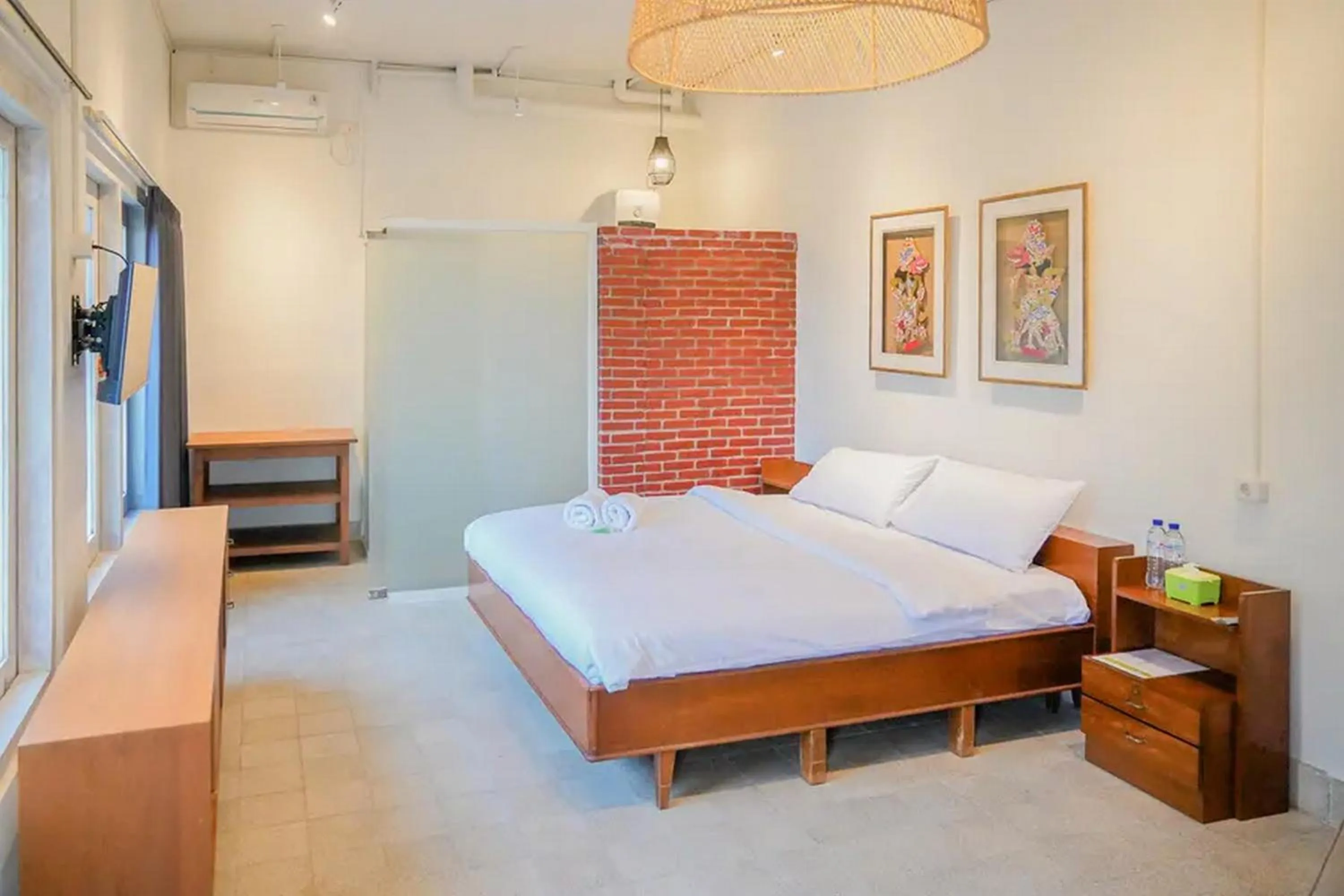 Deluxe Suite in Urbanview Wisma Nirwana Tretes near Cimory Prigen