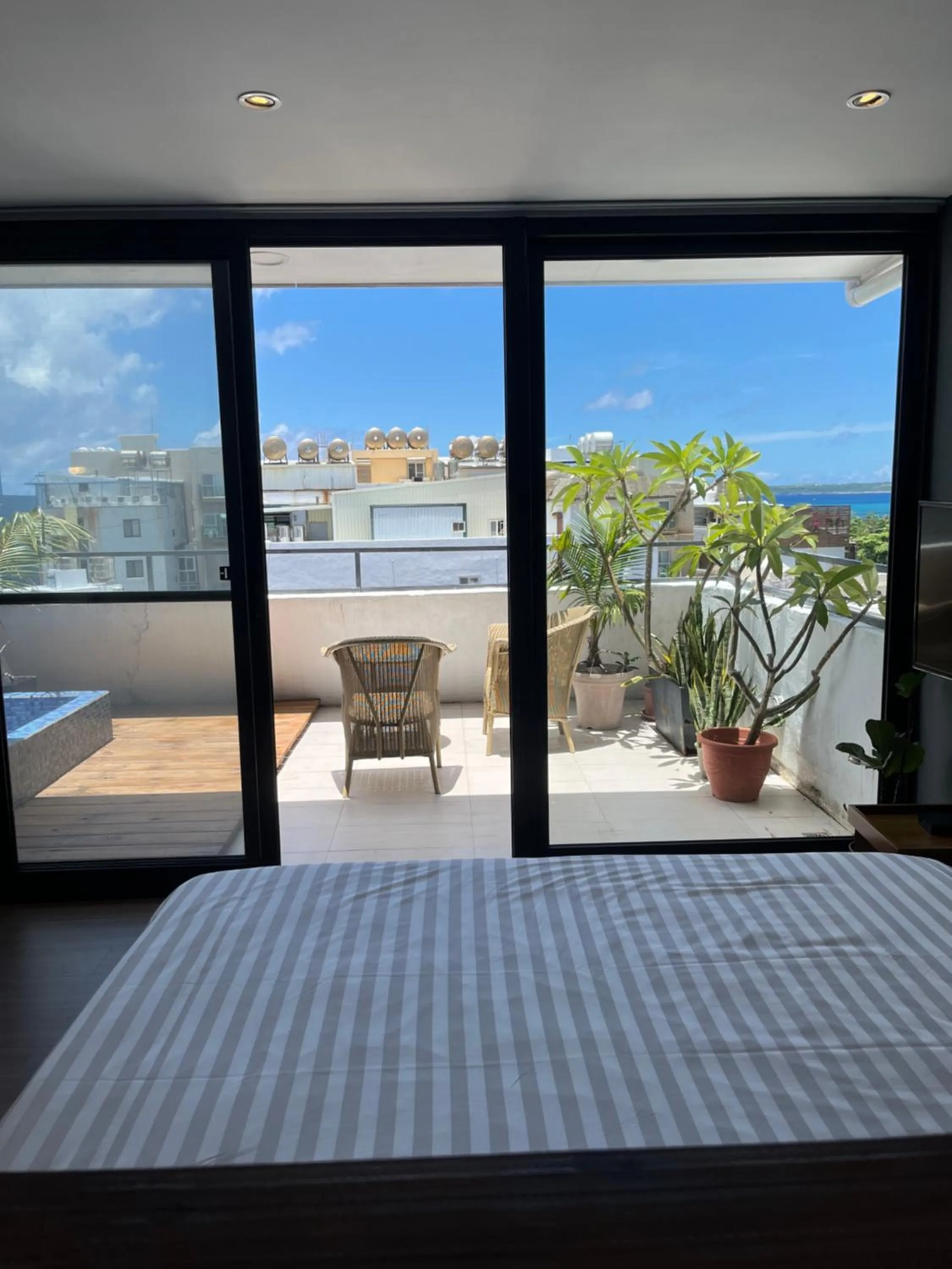Deluxe Double Room with Side Sea View in Kenting Cozy B&B