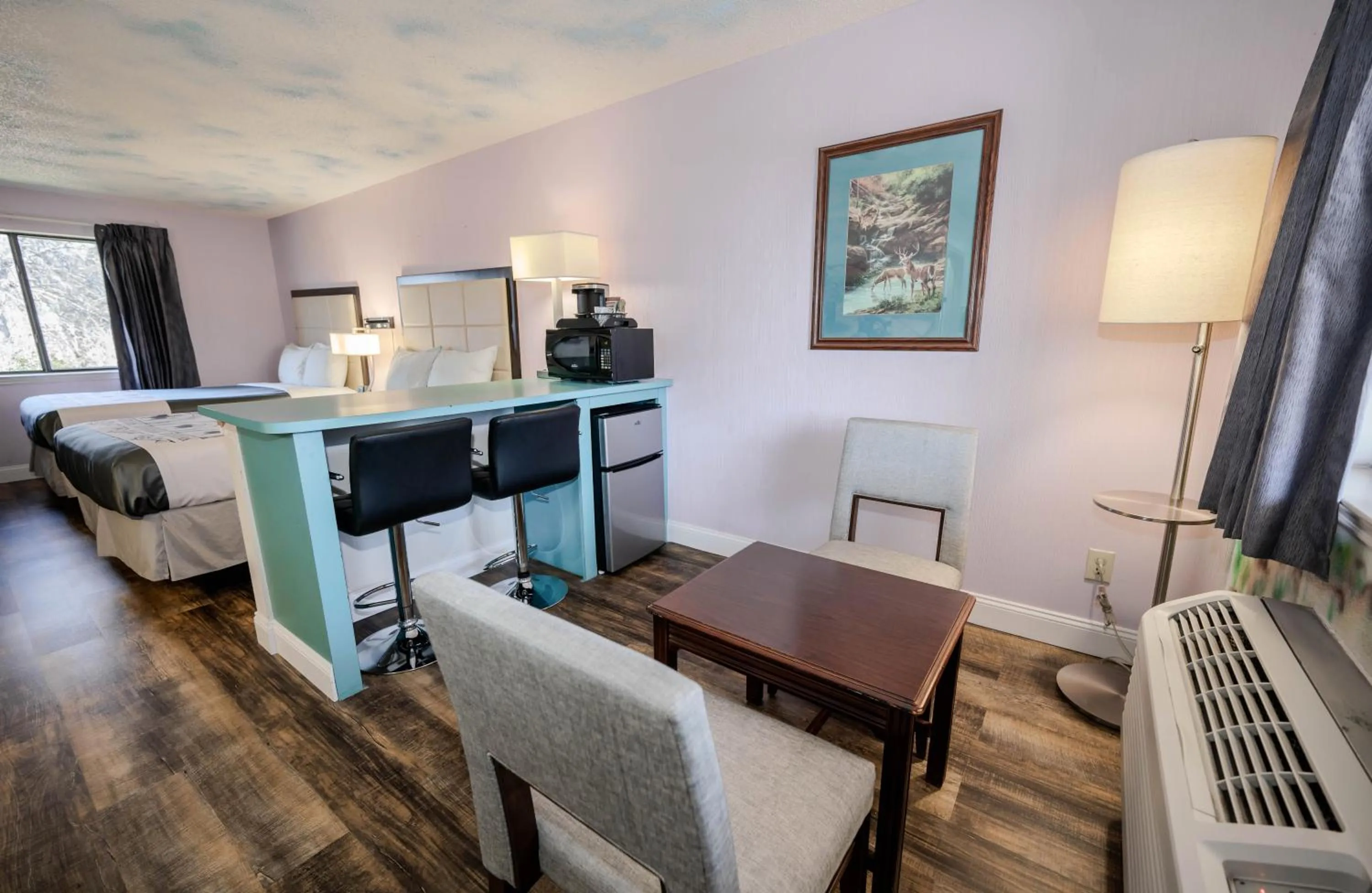 Superior Queen Room in RIVER OAK INN