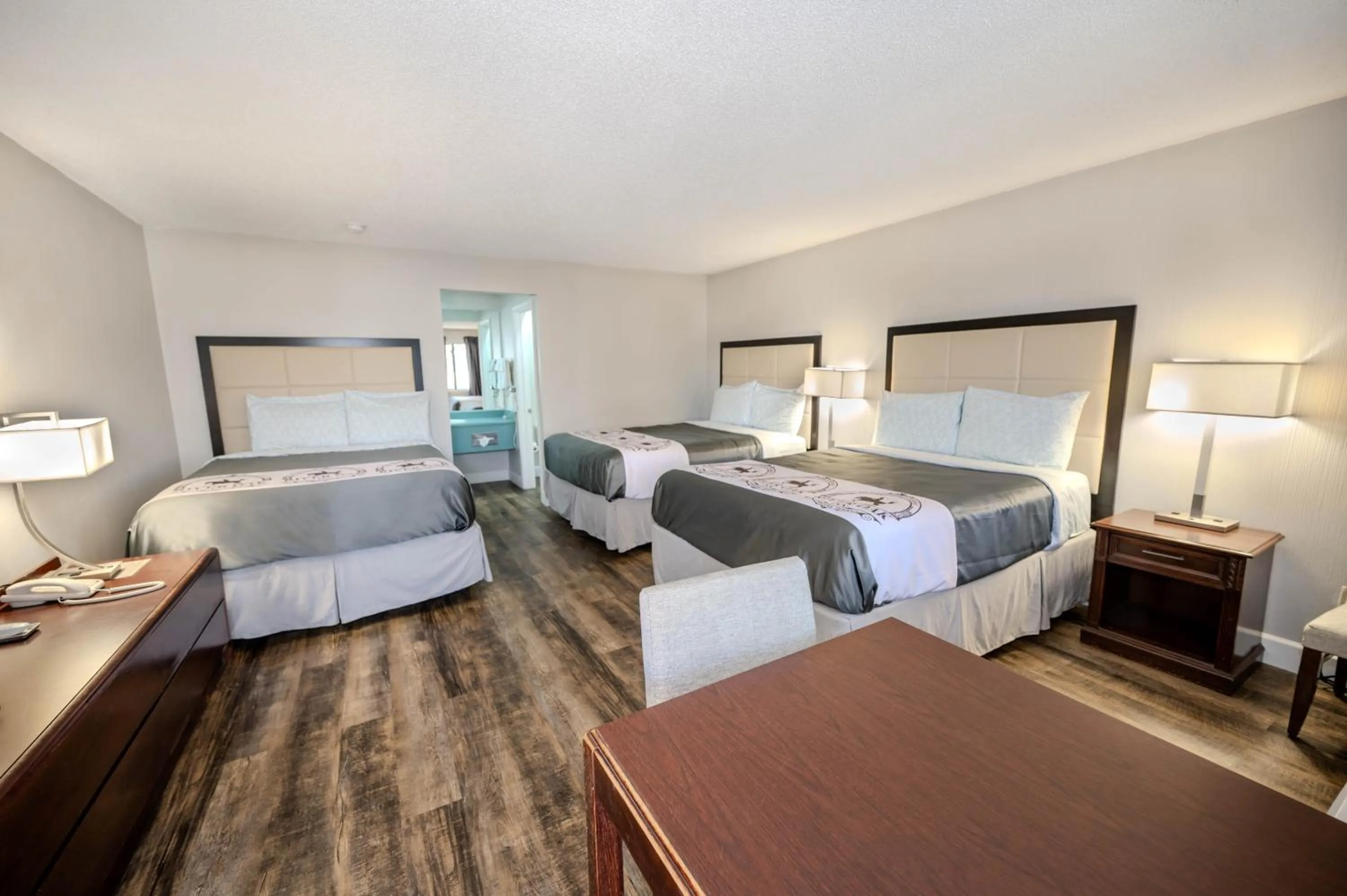 Deluxe Family Room in RIVER OAK INN