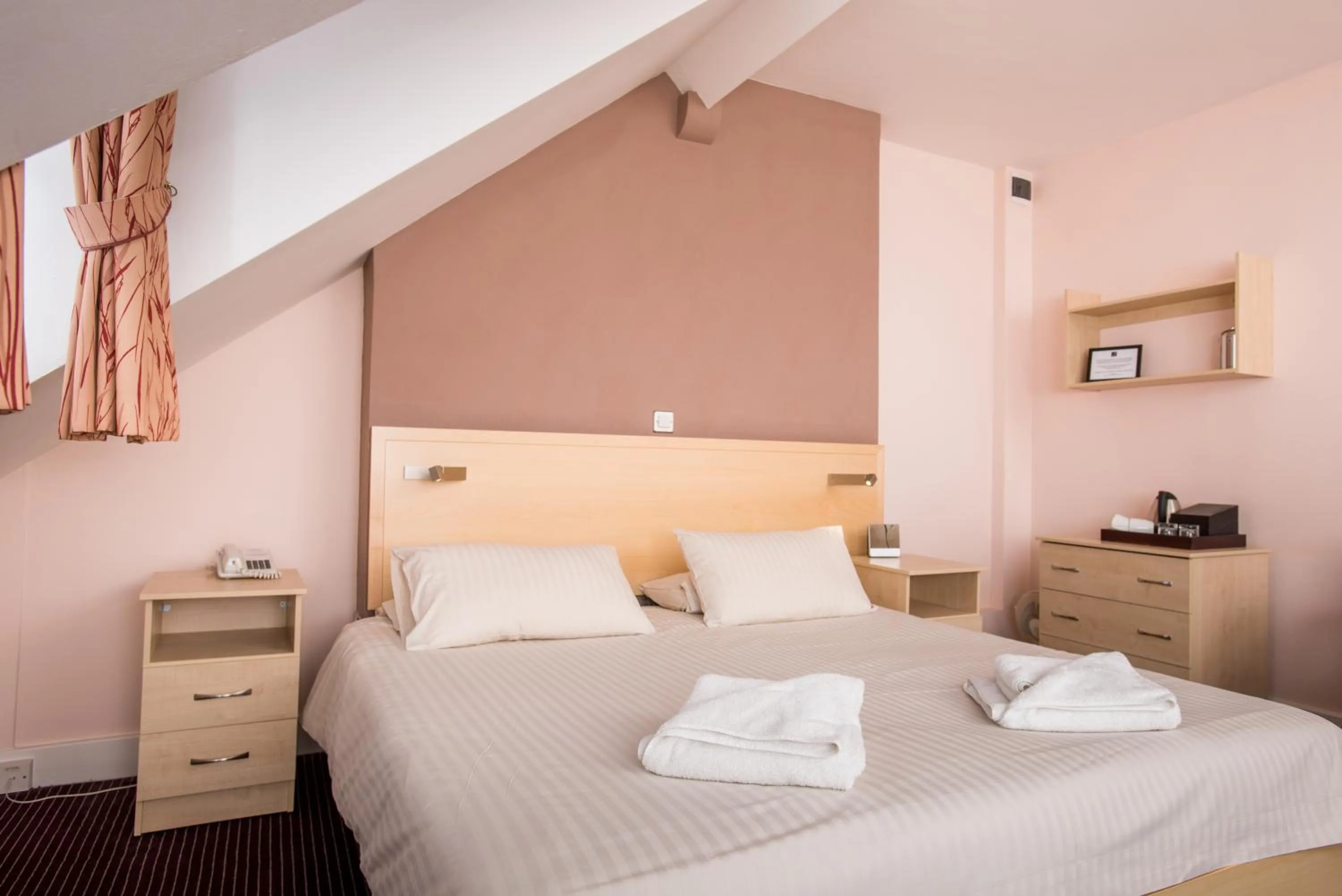 Standard Double Room in Rewley House University of Oxford