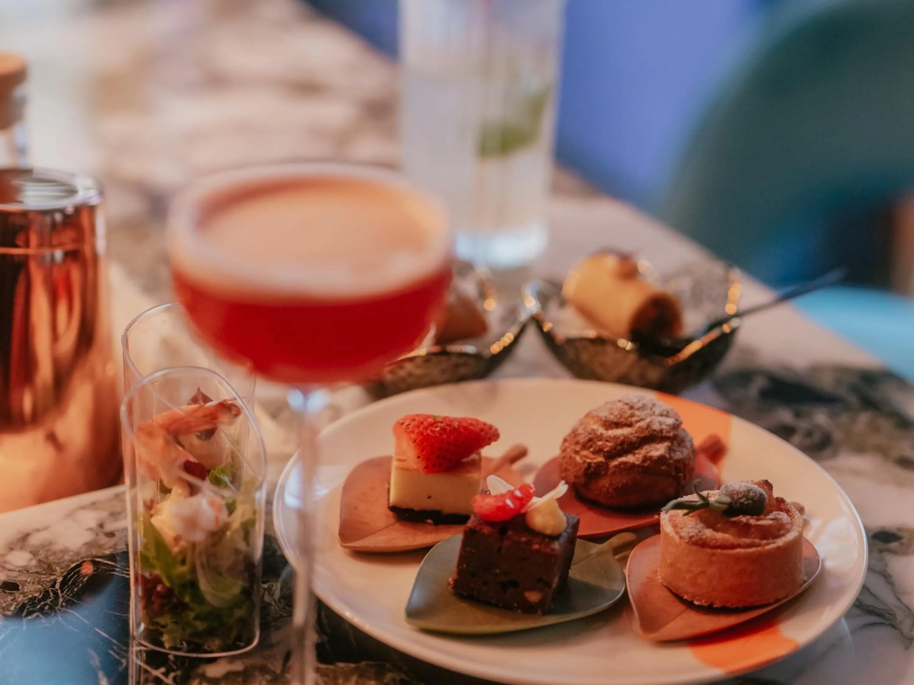 Standard Twin Room with Balcony in Hotel Indigo Guangzhou Haixinsha by IHG