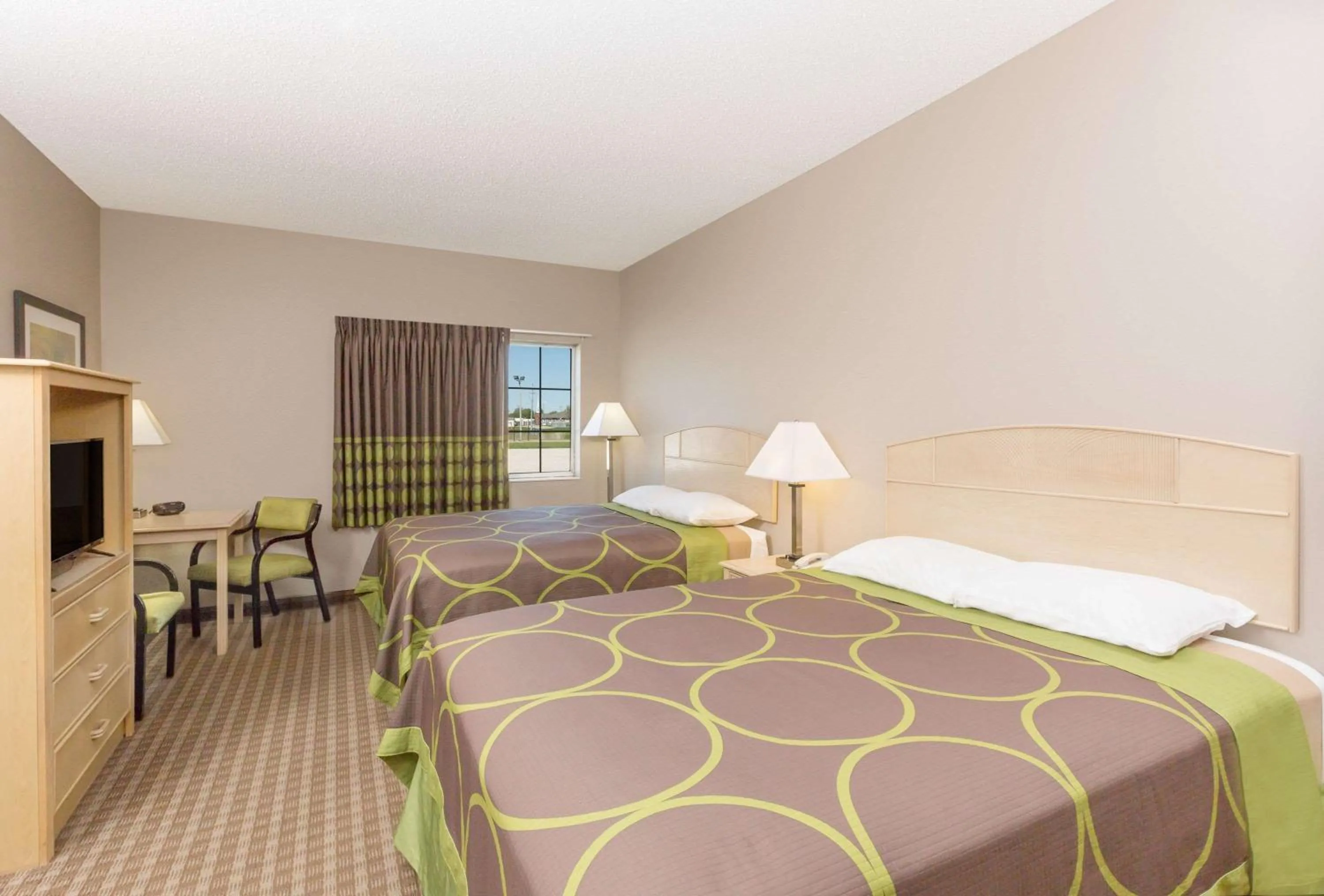 Superior Queen Suite - Non-Smoking in Super 8 by Wyndham Carroll/East