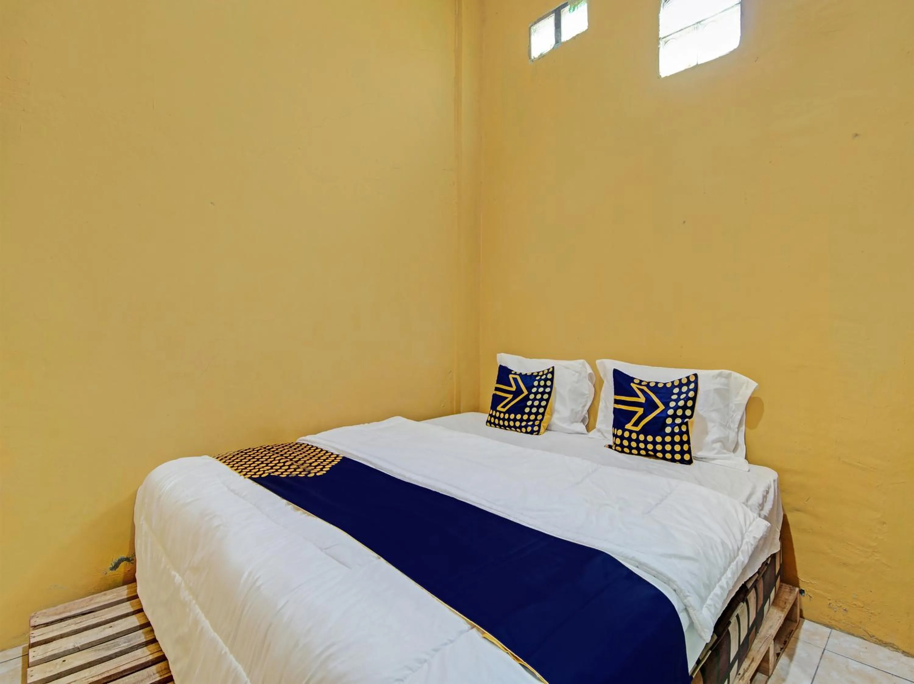 Budget Double Room in Hotel O Penginapan Syafira Near Perumahan Mustamindo Permai 1