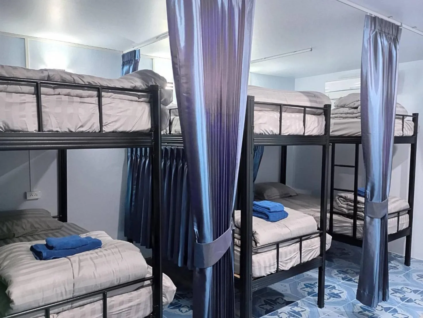 Bunk Bed in Mixed Dormitory Room in SK Hometel Samui Airport