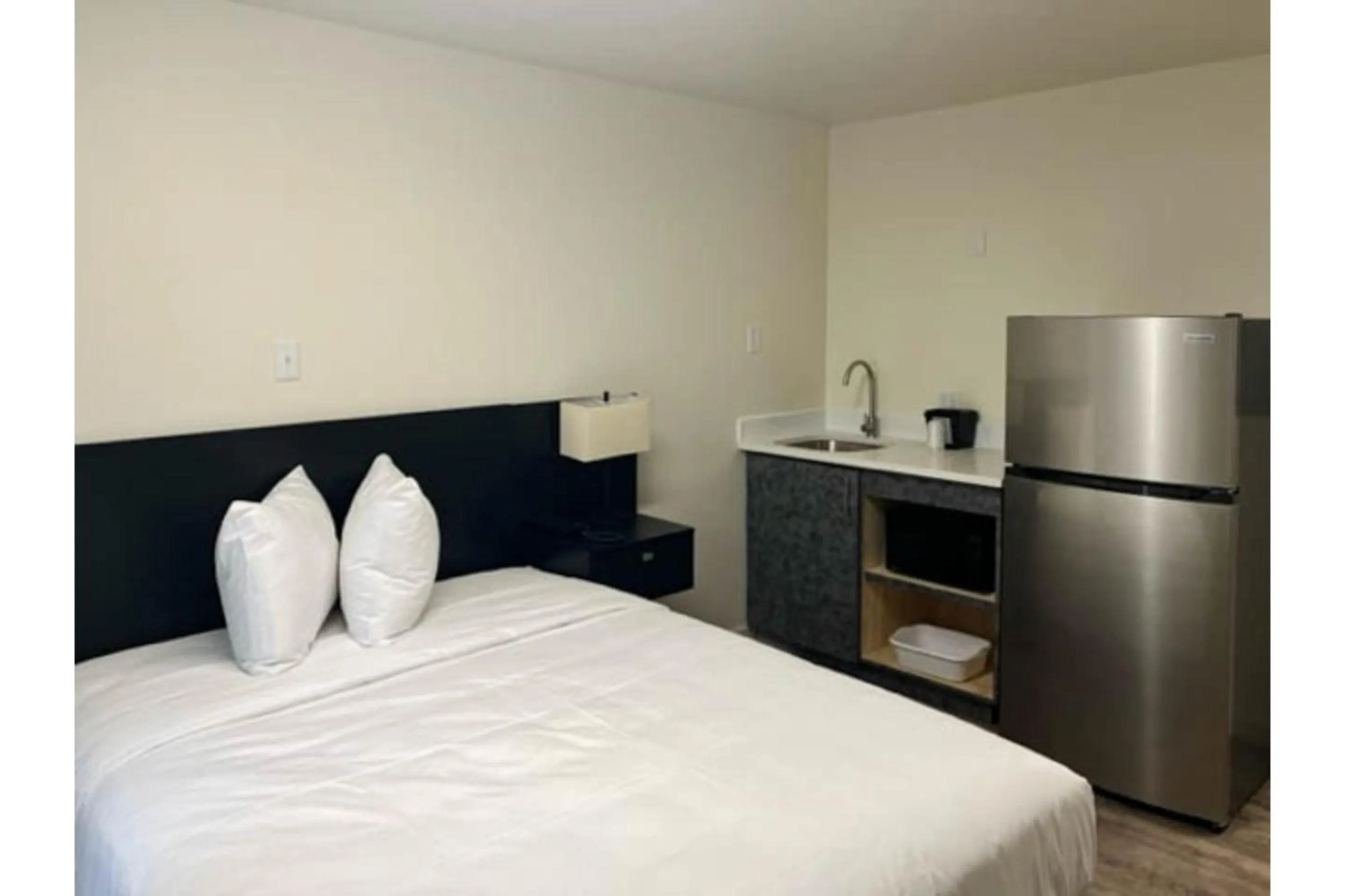 Queen Room - single occupancy - Disability Access - Non-Smoking in Pasco WA