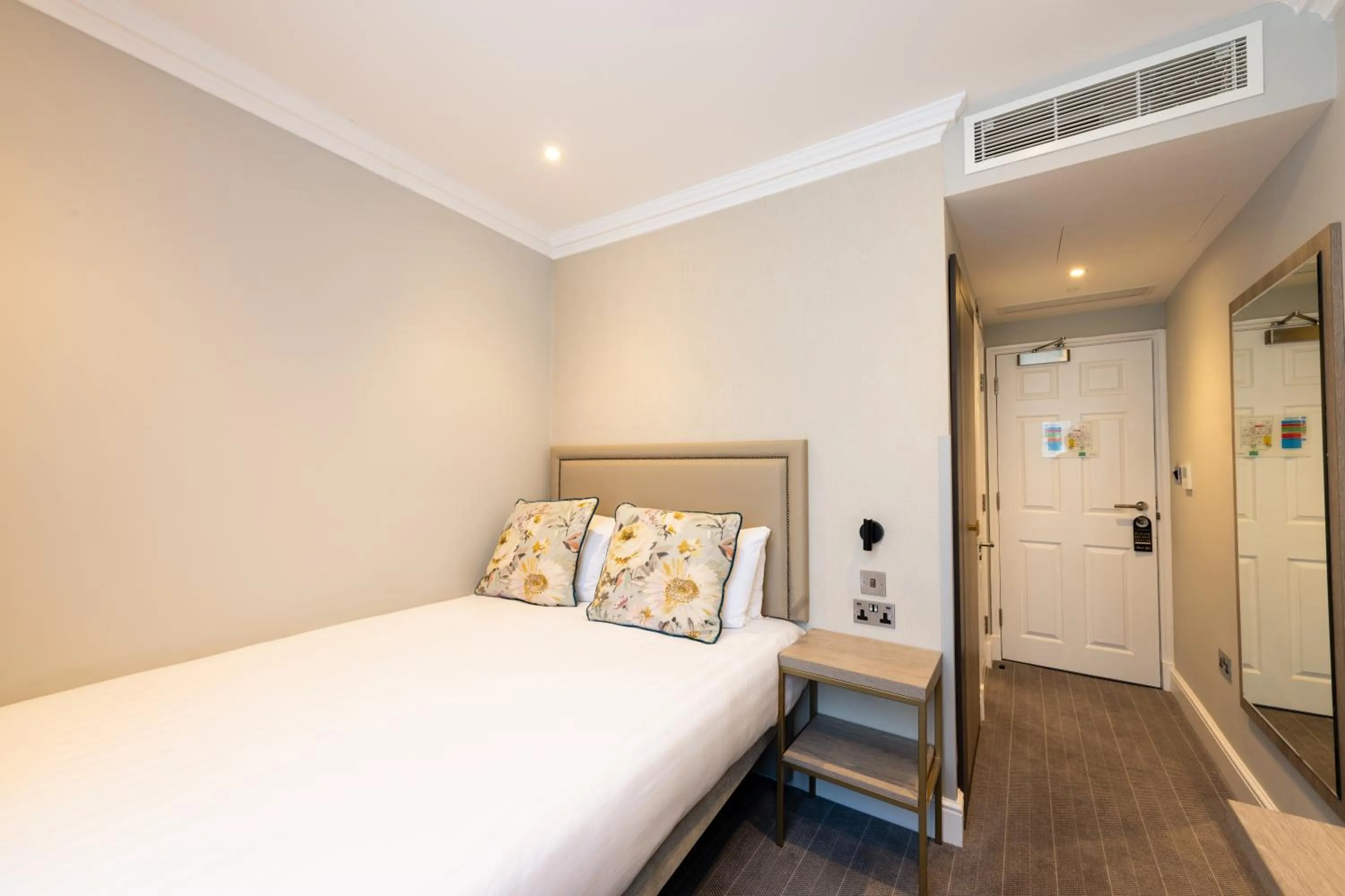 Economy Double Room in Byron Hotel
