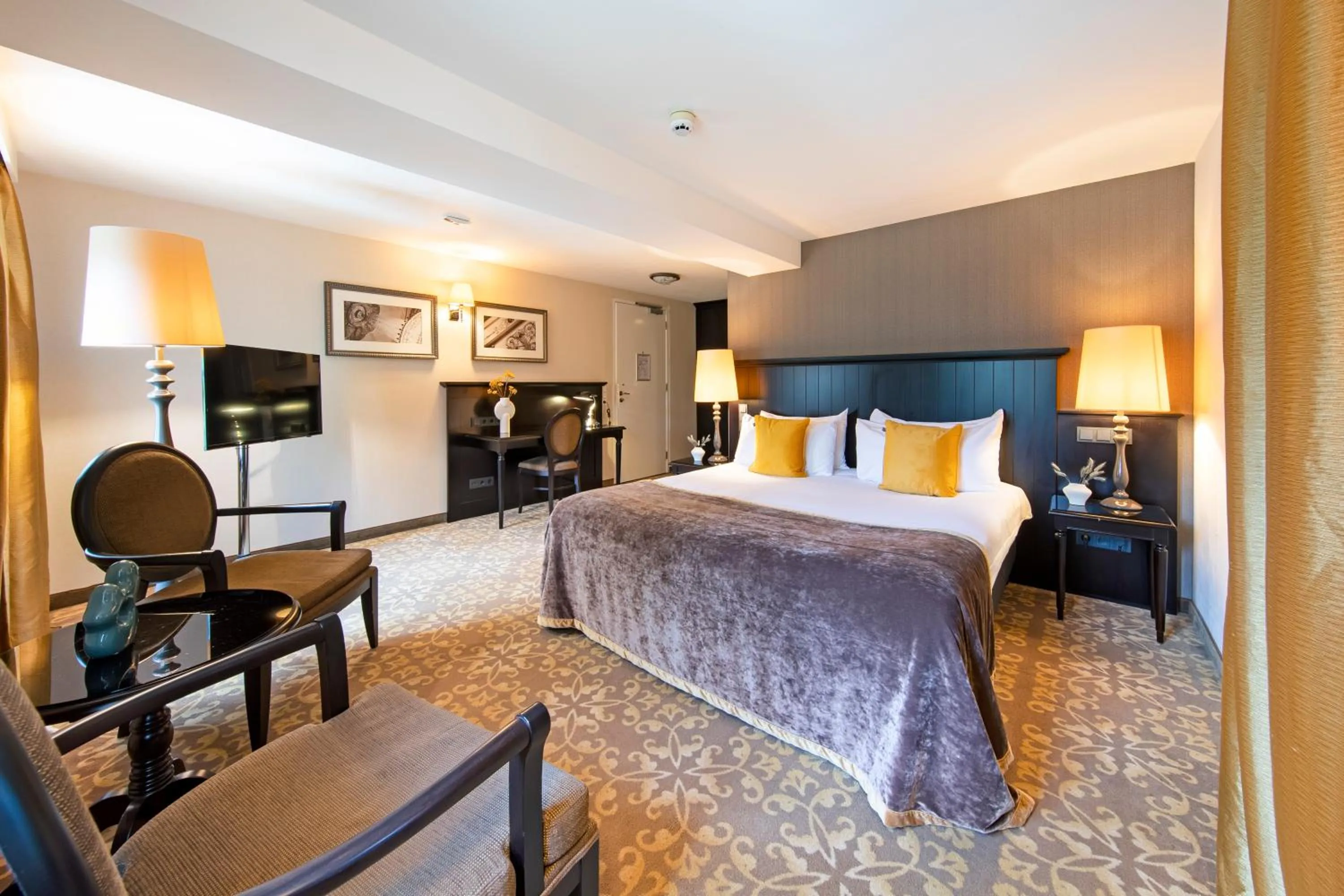 Royal Double Room in Bilderberg Château Holtmühle