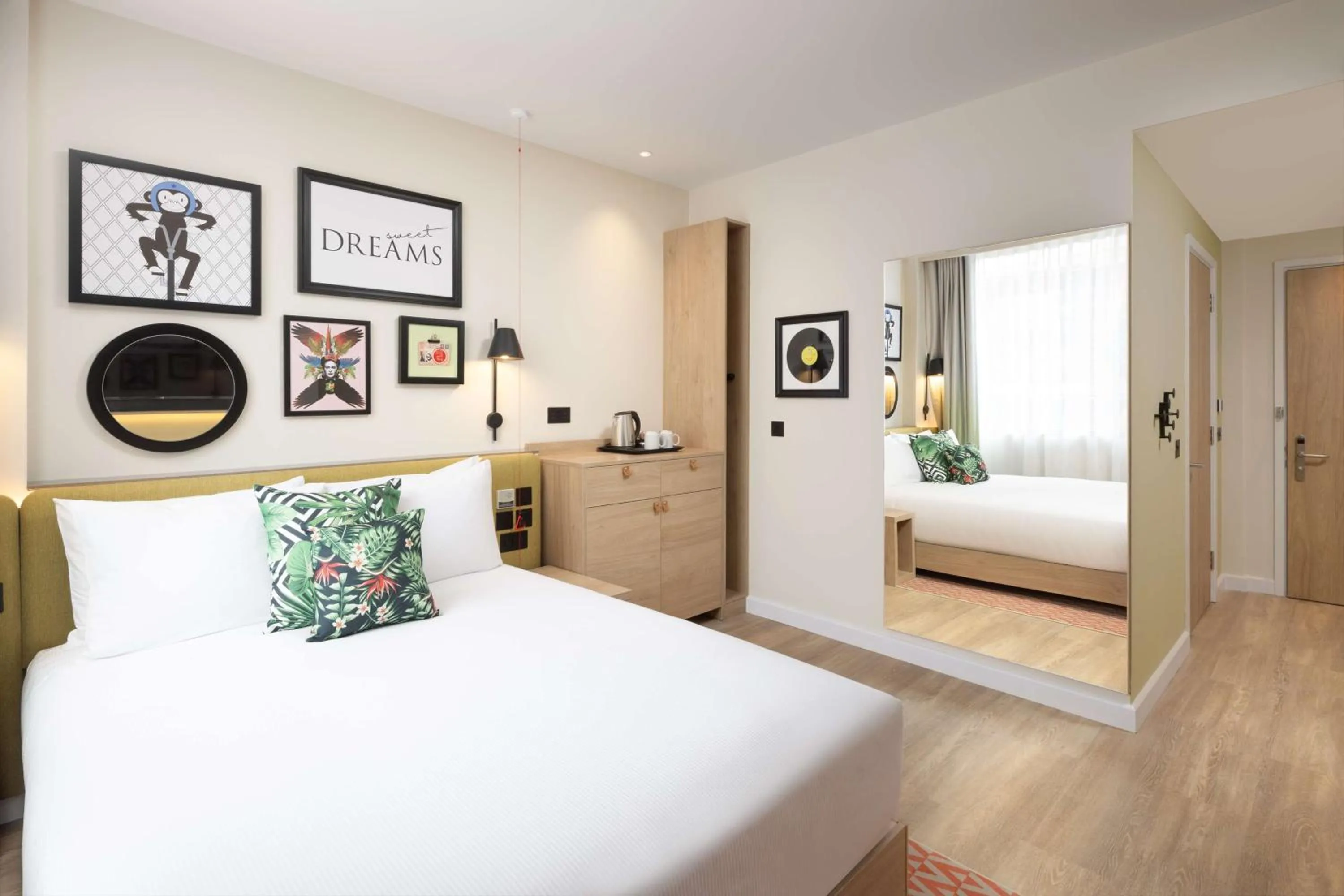 Queen Room in Hampton By Hilton London Old Street