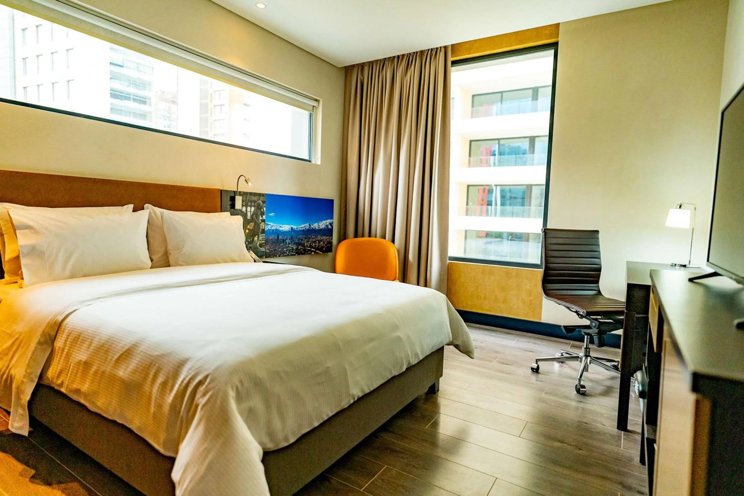 Queen Room in Hampton By Hilton Santiago Las Condes