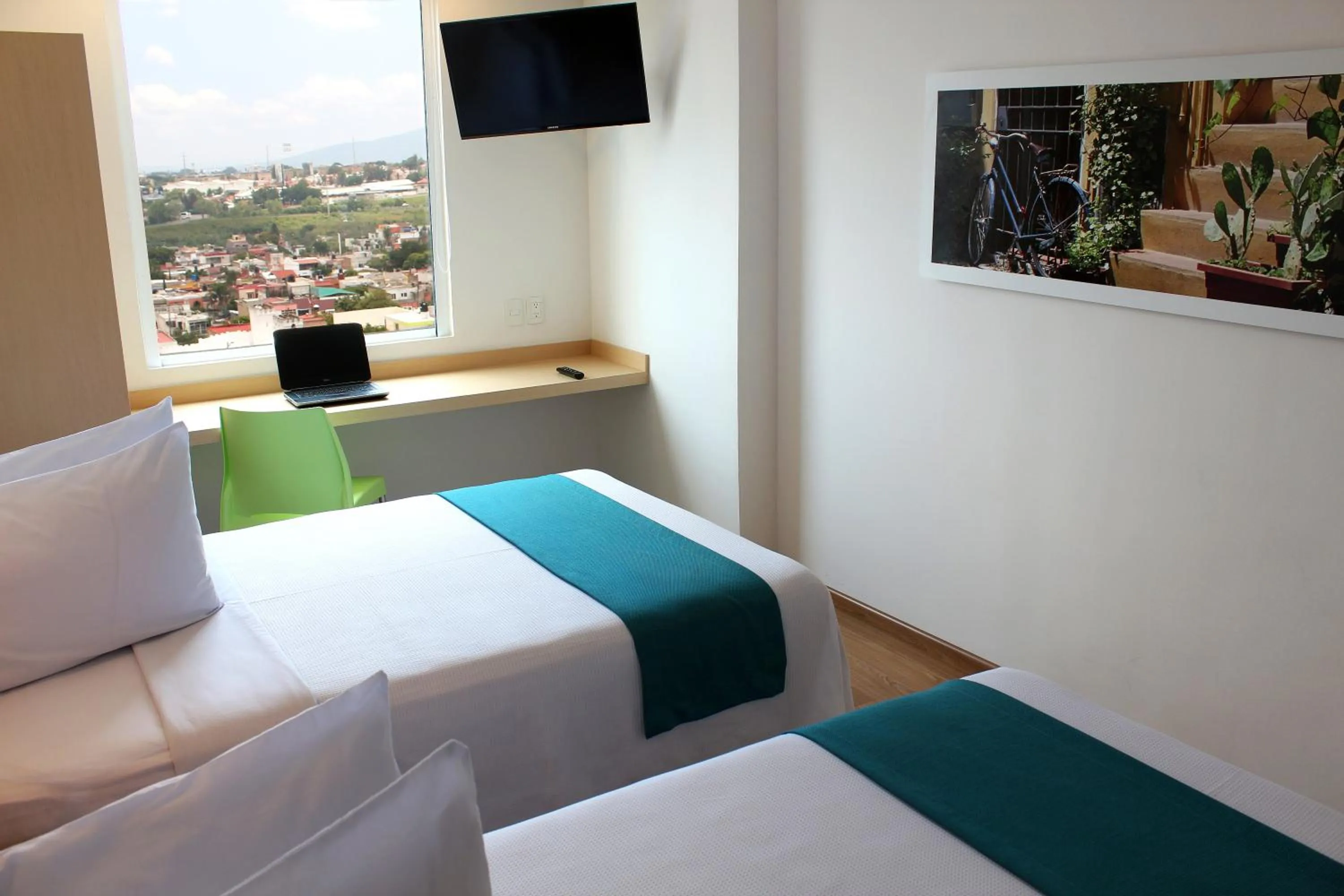 Superior Twin Room in One Guadalajara Tapatio