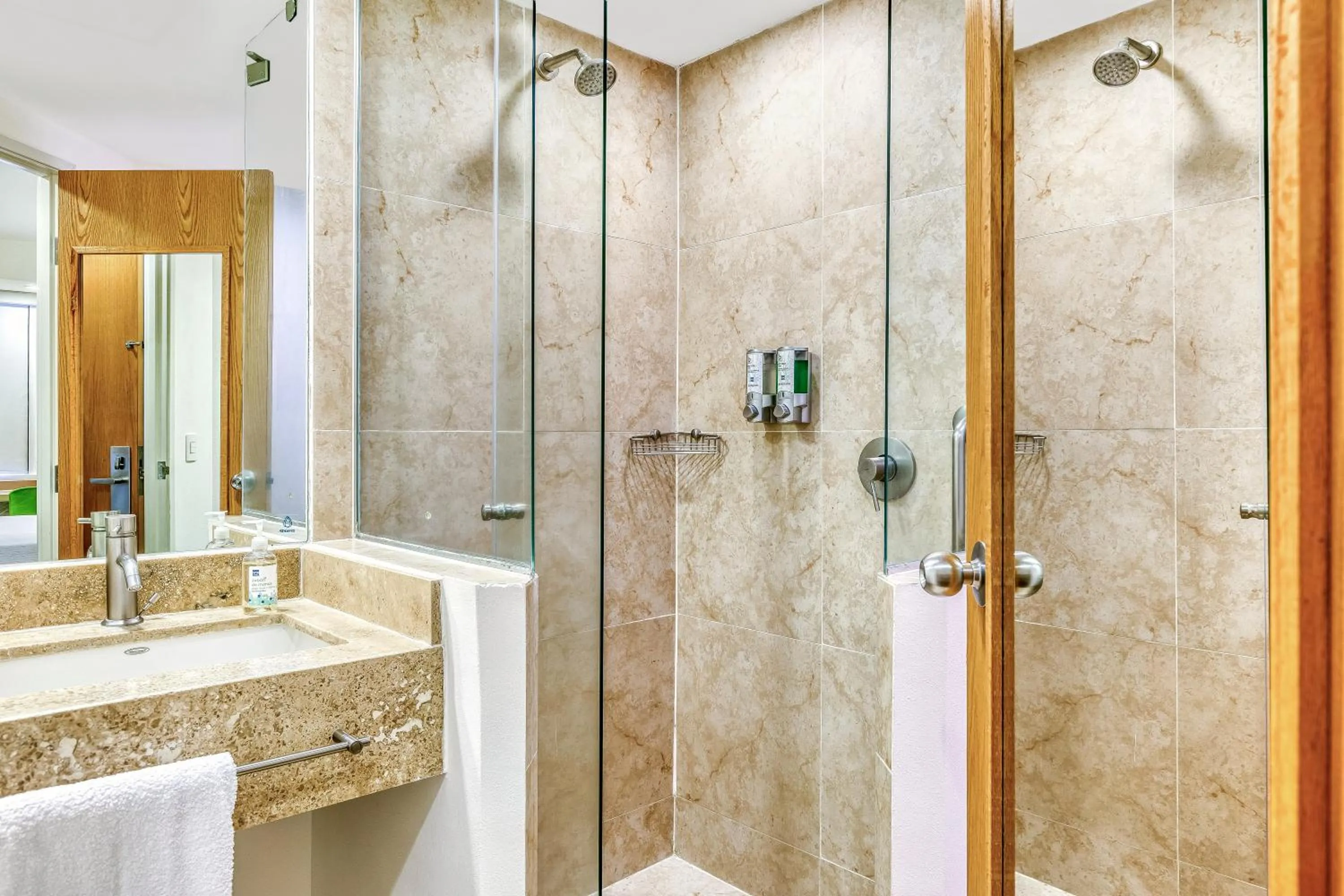 Superior Twin Room in One Salina Cruz