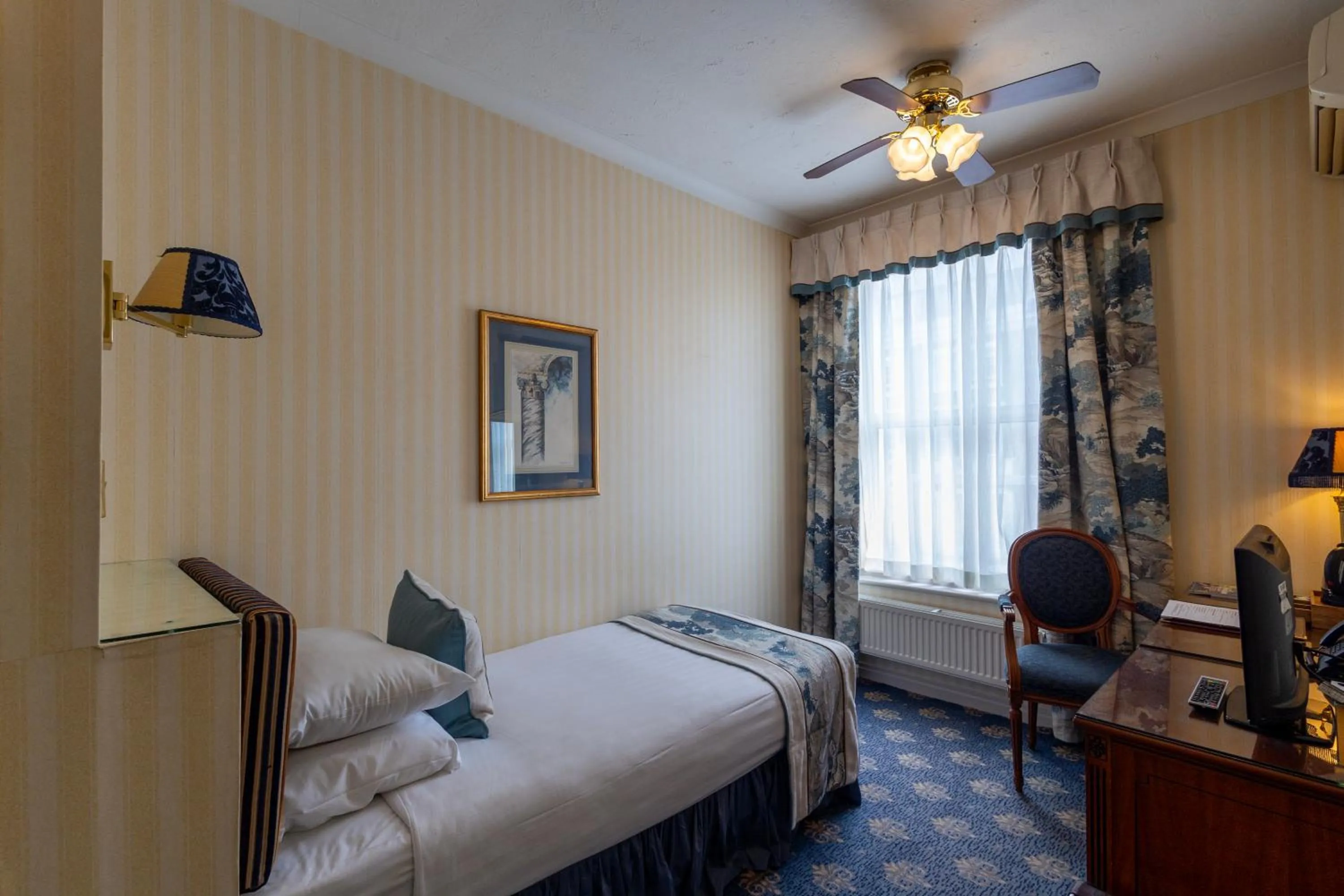 Standard Single Room in London Lodge Hotel