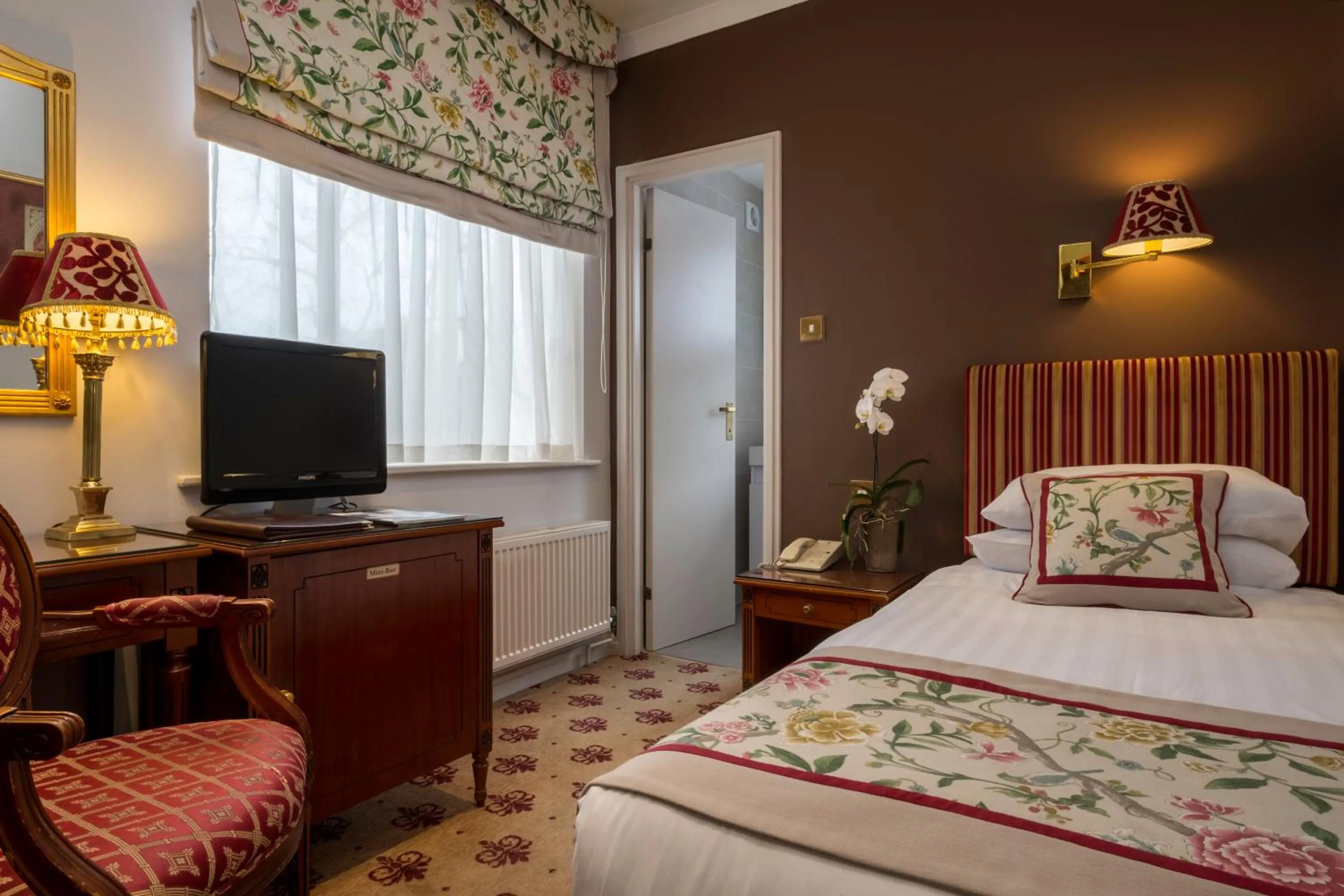 Superior Single Room in London Lodge Hotel