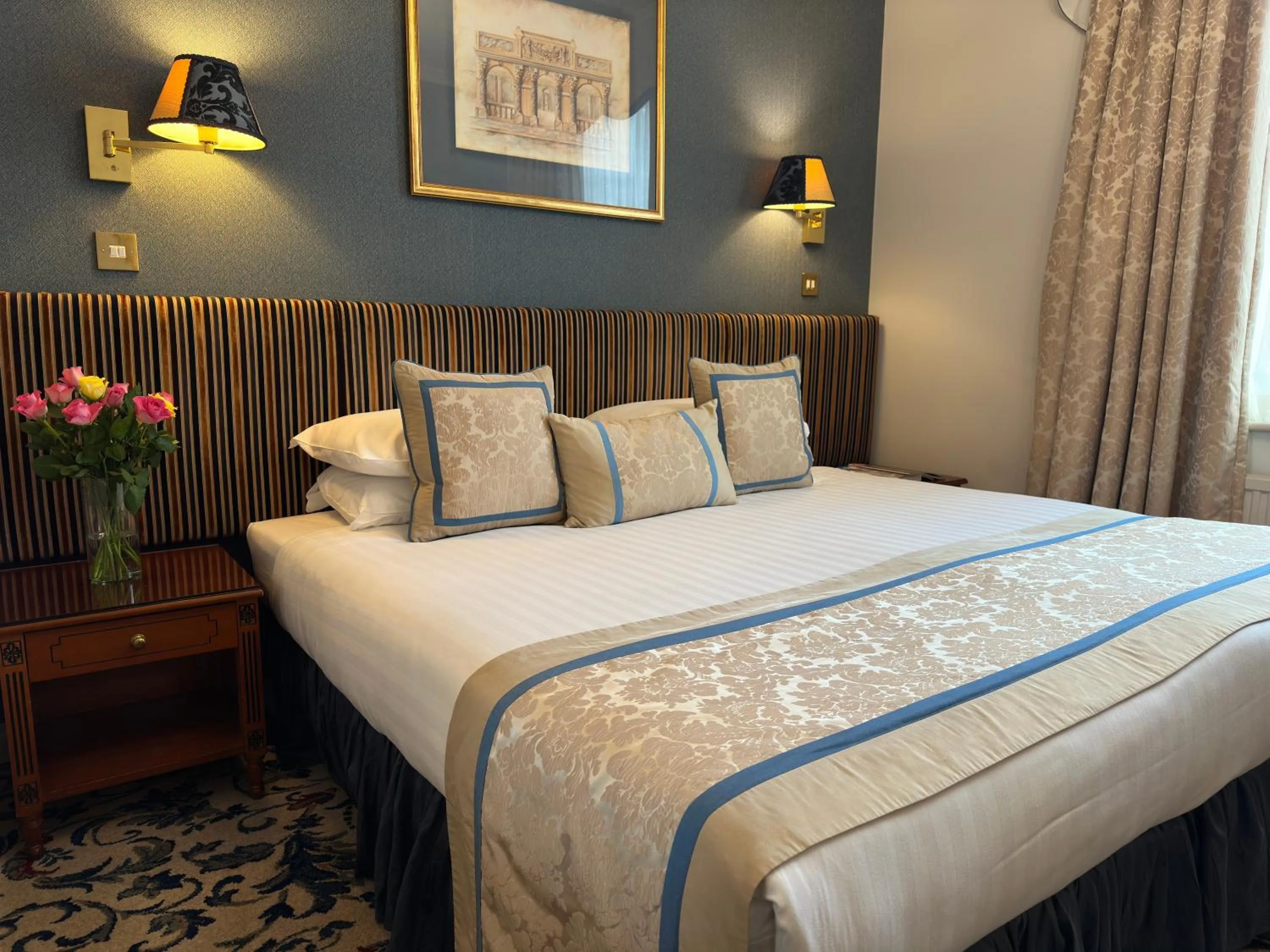 Superior Double or Twin Room in London Lodge Hotel