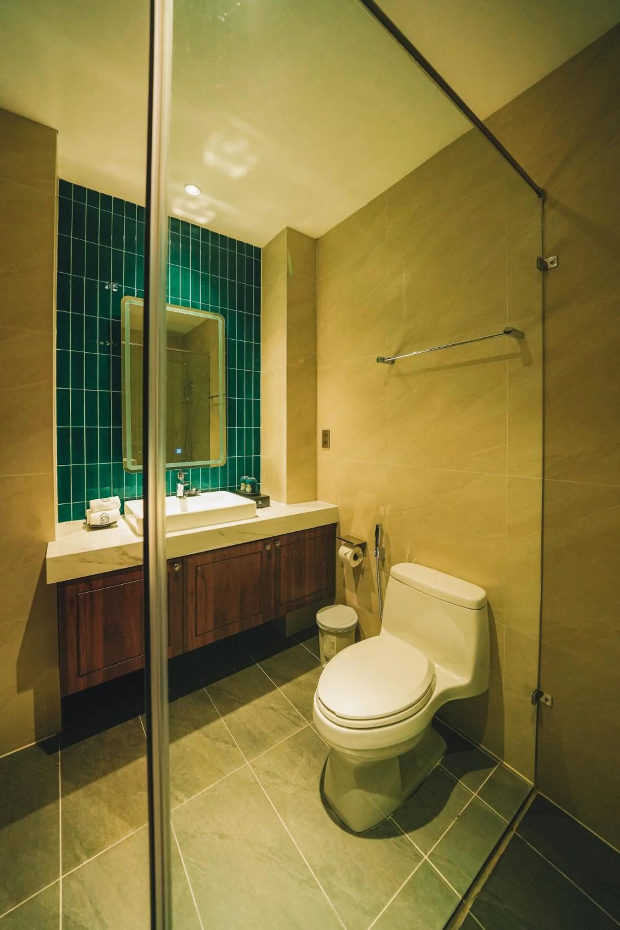 Deluxe Double Room with Balcony in Goldient Boutique Hotel