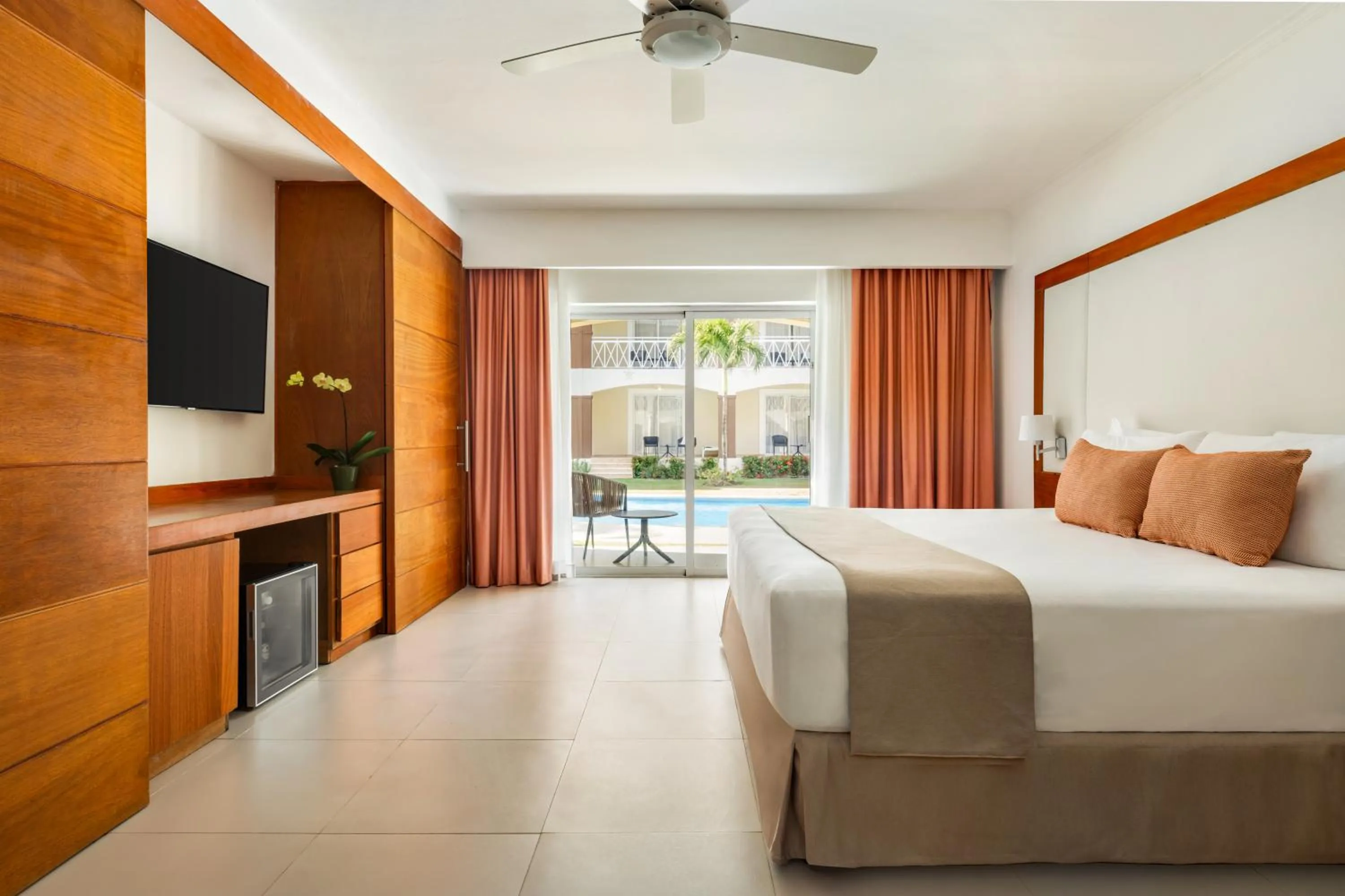 Sun Club Deluxe Junior Suite King in Sunscape Coco Punta Cana - All Inclusive