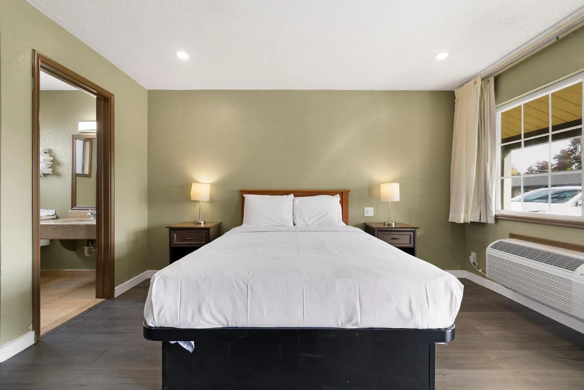 Queen Room - single occupancy in Safari Inn - Chico