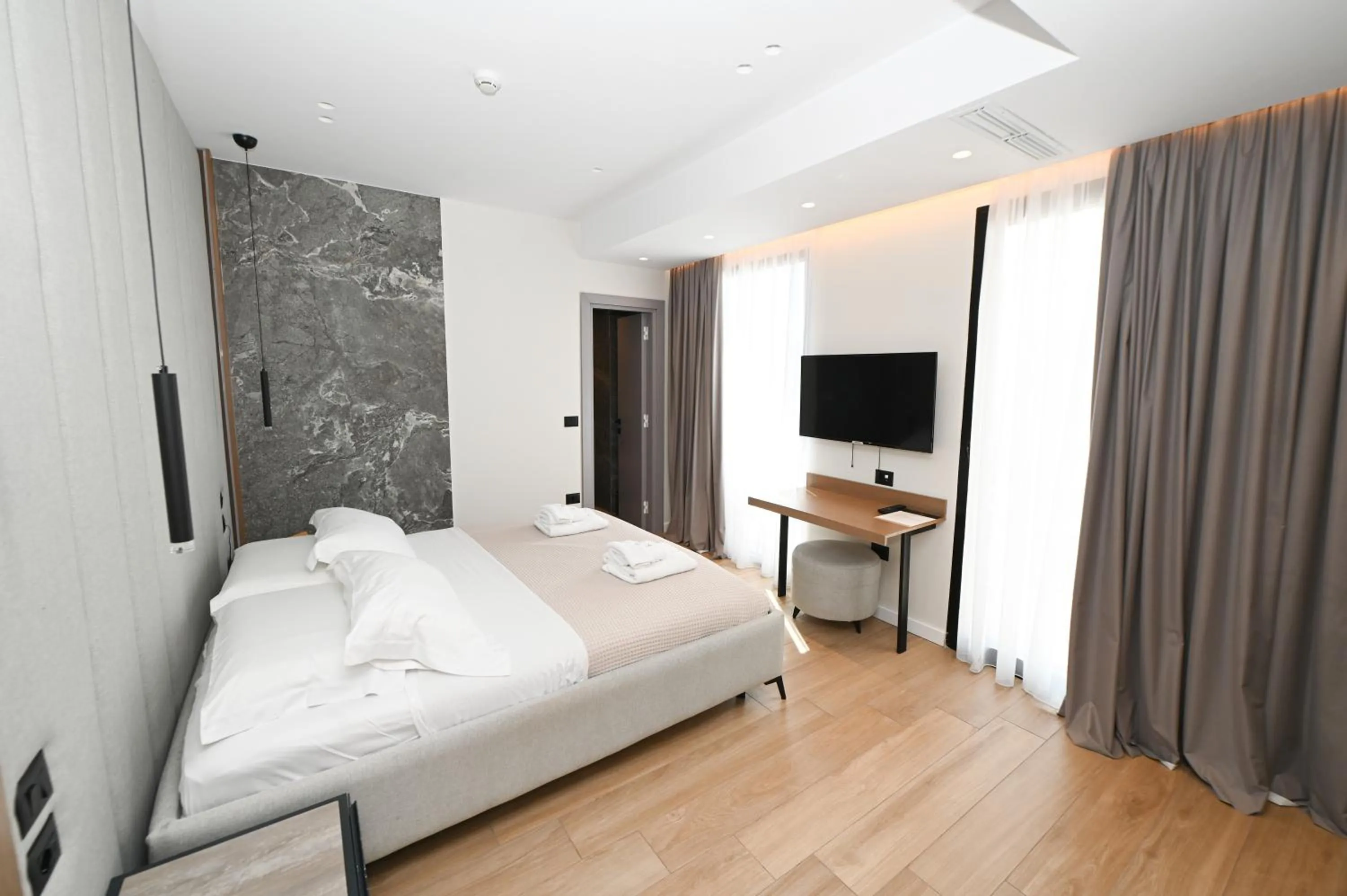 Deluxe Double Room with Sea View in La Onda Hotel Durres