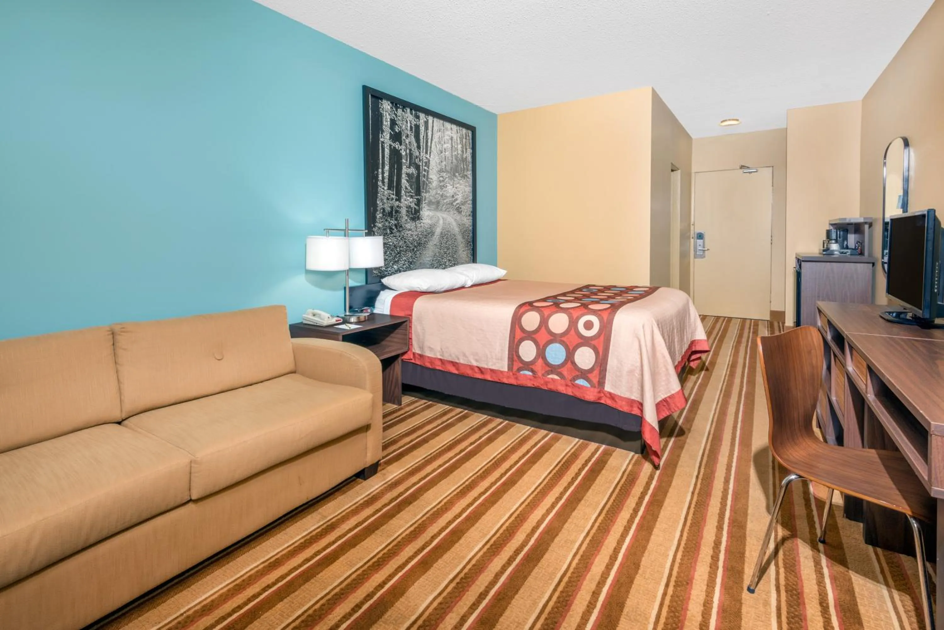 Queen Room - Ground Floor/Non-Smoking in Super 8 by Wyndham Thunder Bay