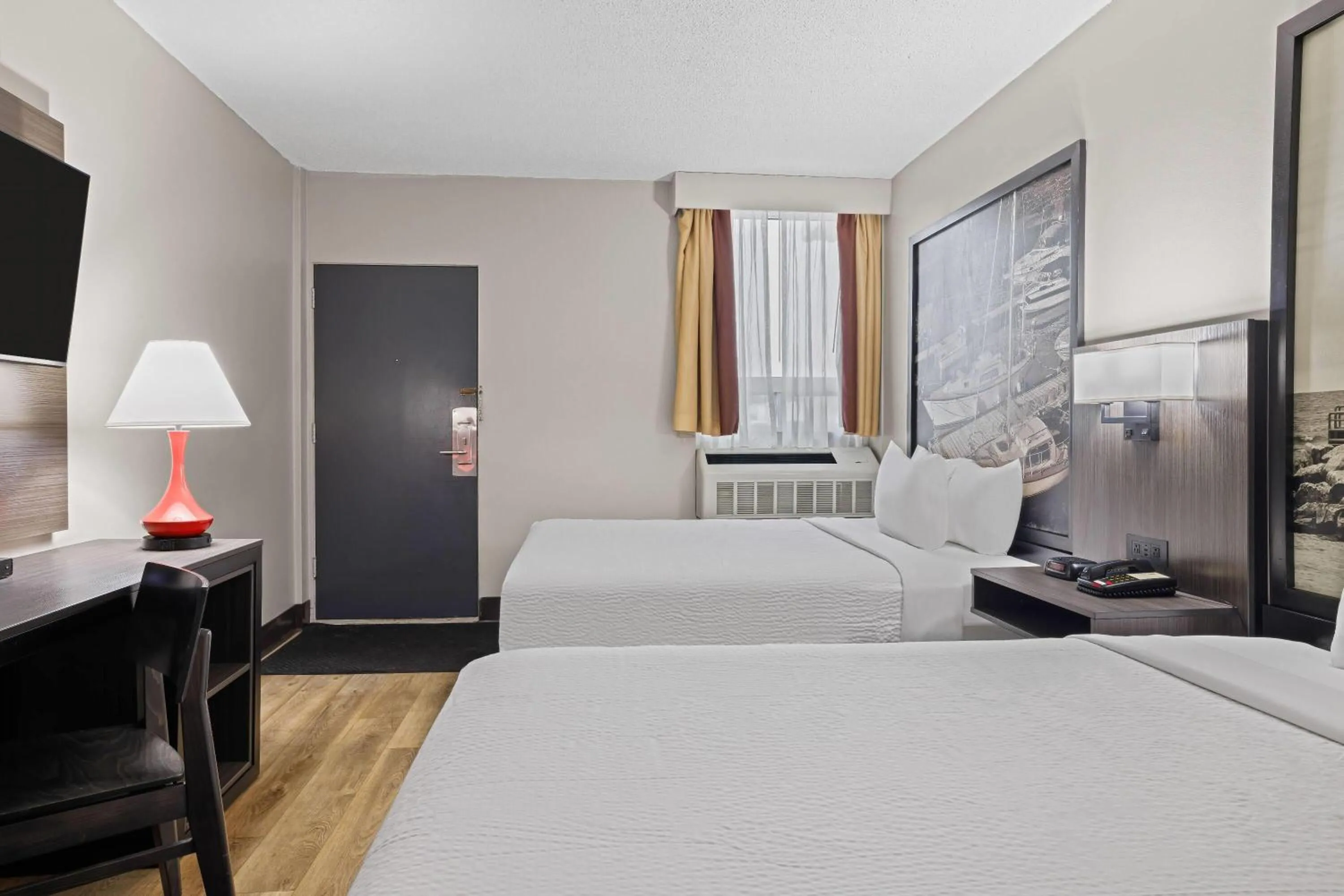 Queen Room with Two Queen Beds - Ground Floor/Non-Smoking in Super 8 by Wyndham Thunder Bay