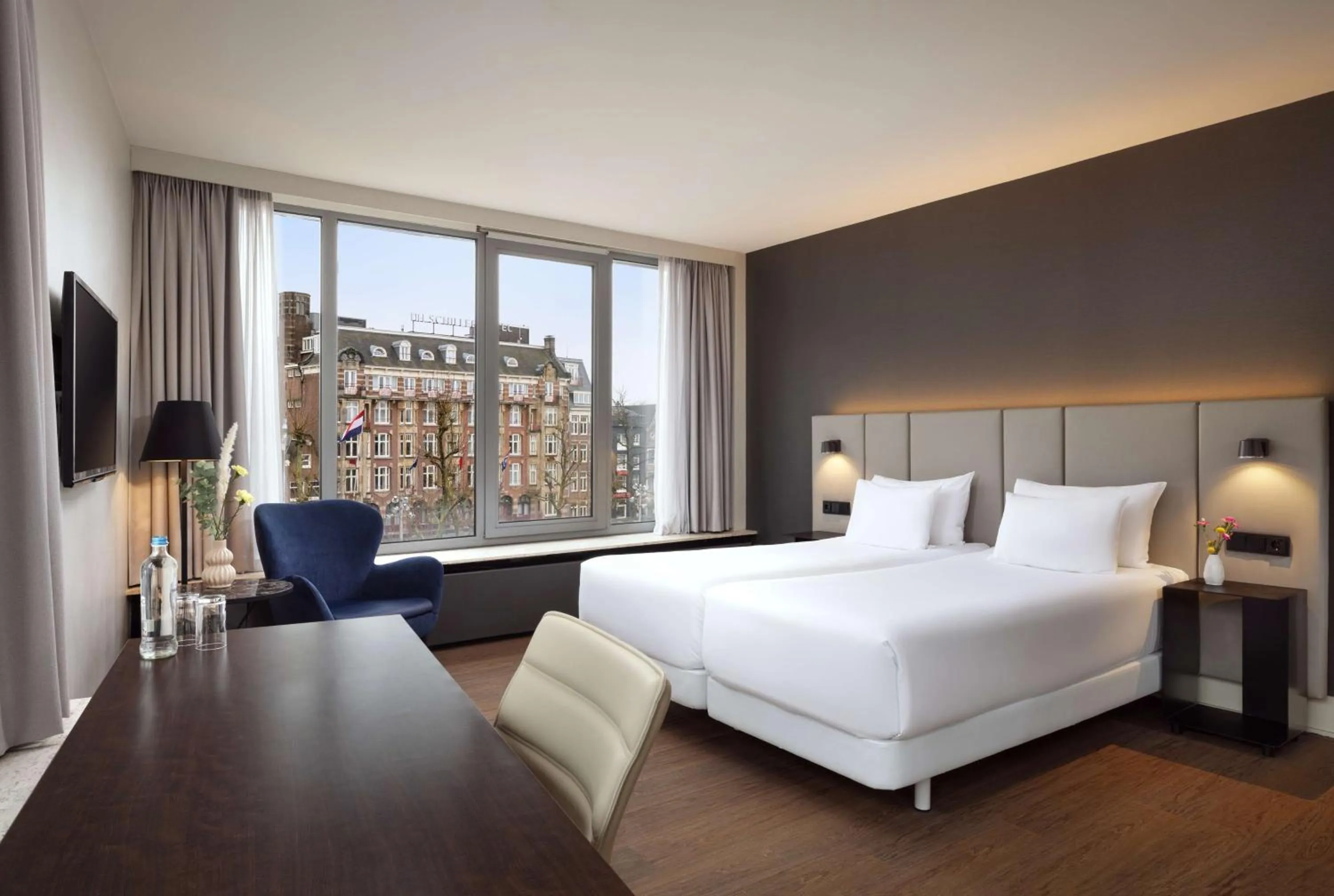 Superior Double or Twin Room with View with Extra Bed (2 Adults + 1 Child) in NH Amsterdam Caransa