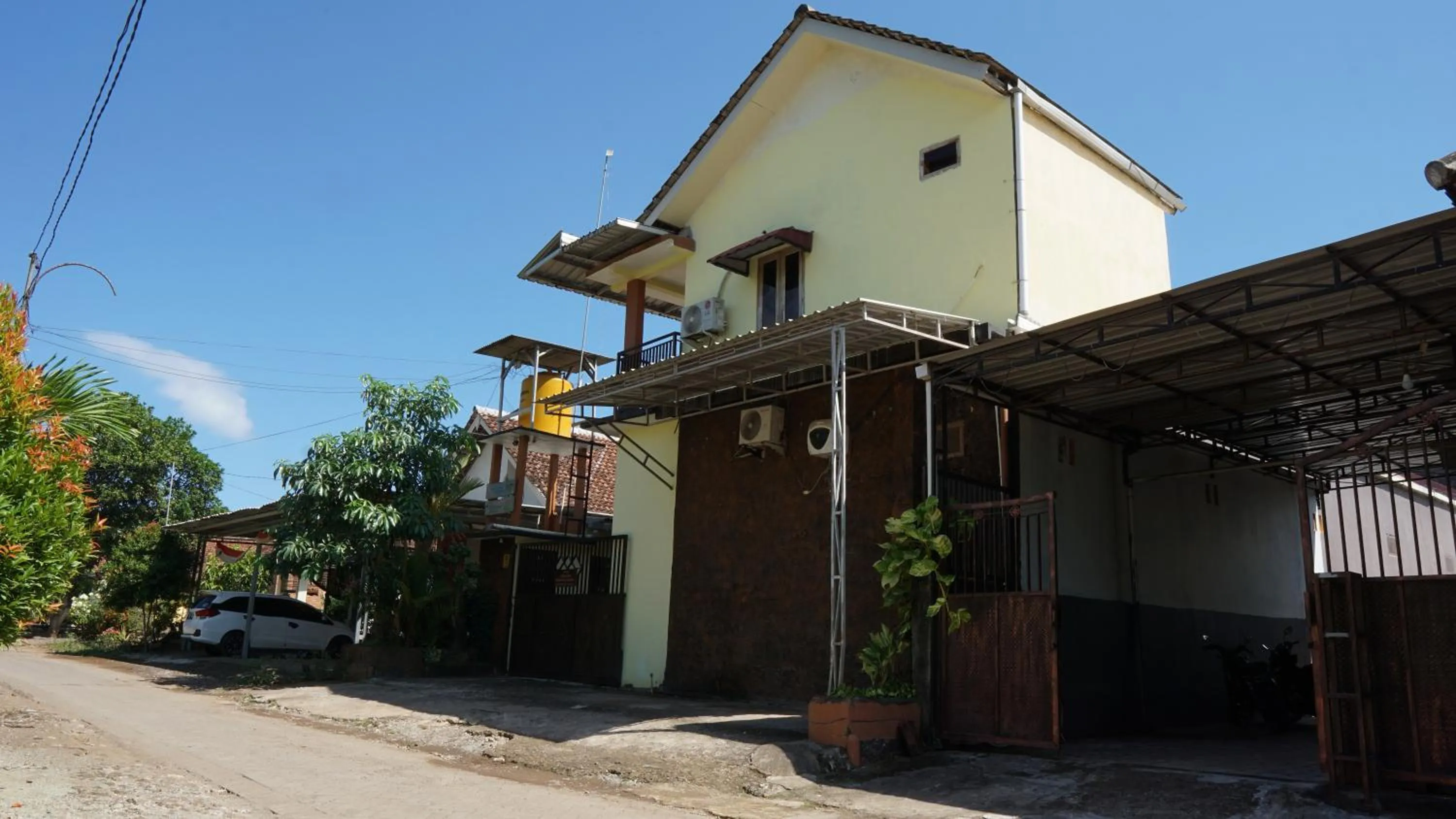 Hotel O Coconut Island Homestay & ResortNearPantai Pulau Merah