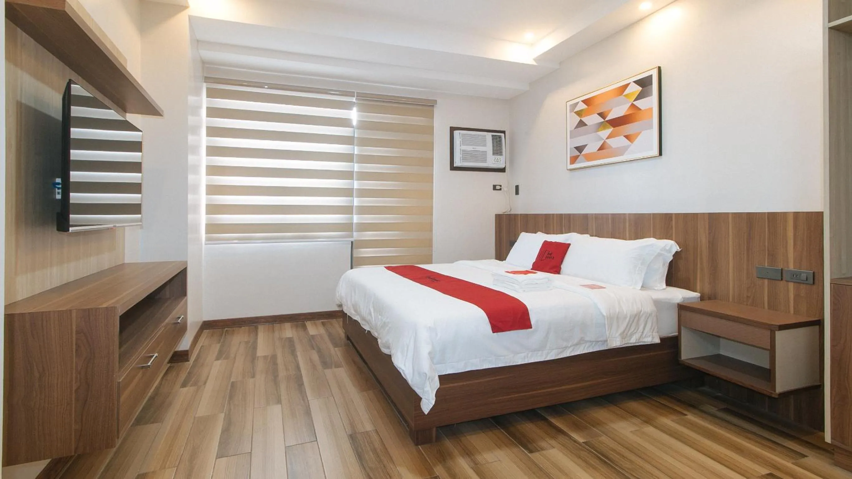 Deluxe King Room in RedDoorz Plus @ Bez Tower and Residences San Juan