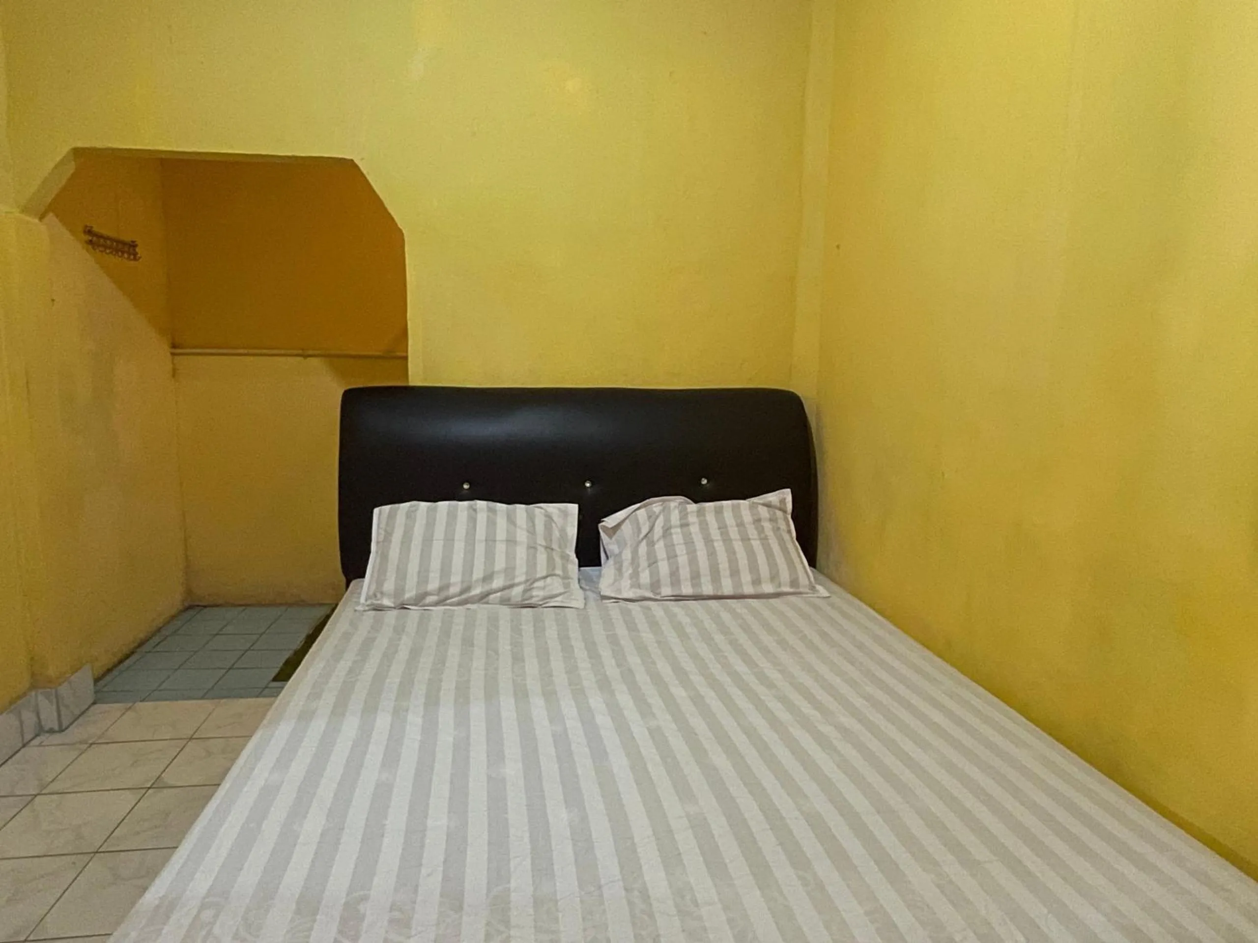 Double Room in Hotel O Penginapan Asoka Indah Near PT. PLN (persero) Gardu Induk Barru