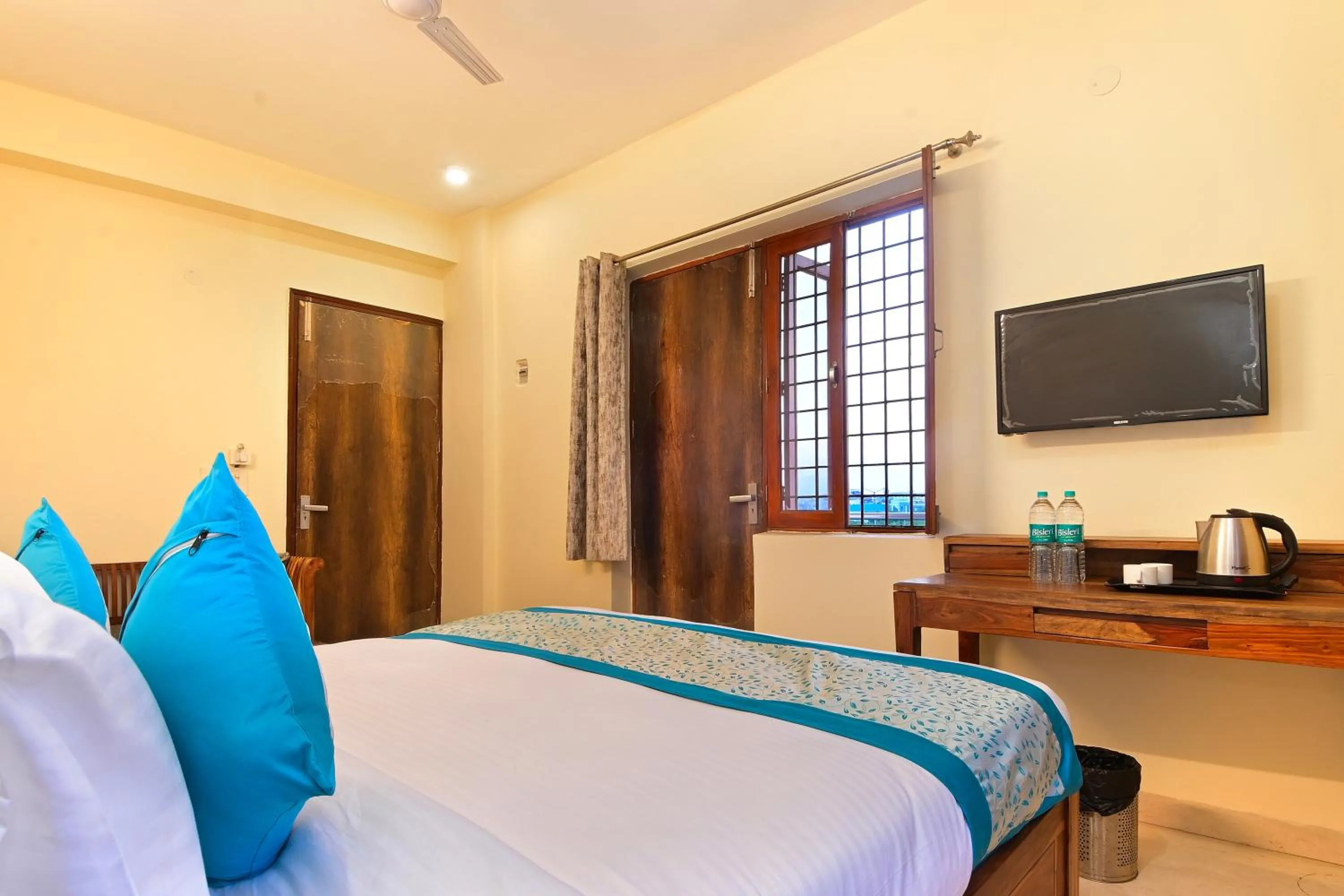 Deluxe Double Room - single occupancy in Hotel The York - Couple-unfriendly hotel