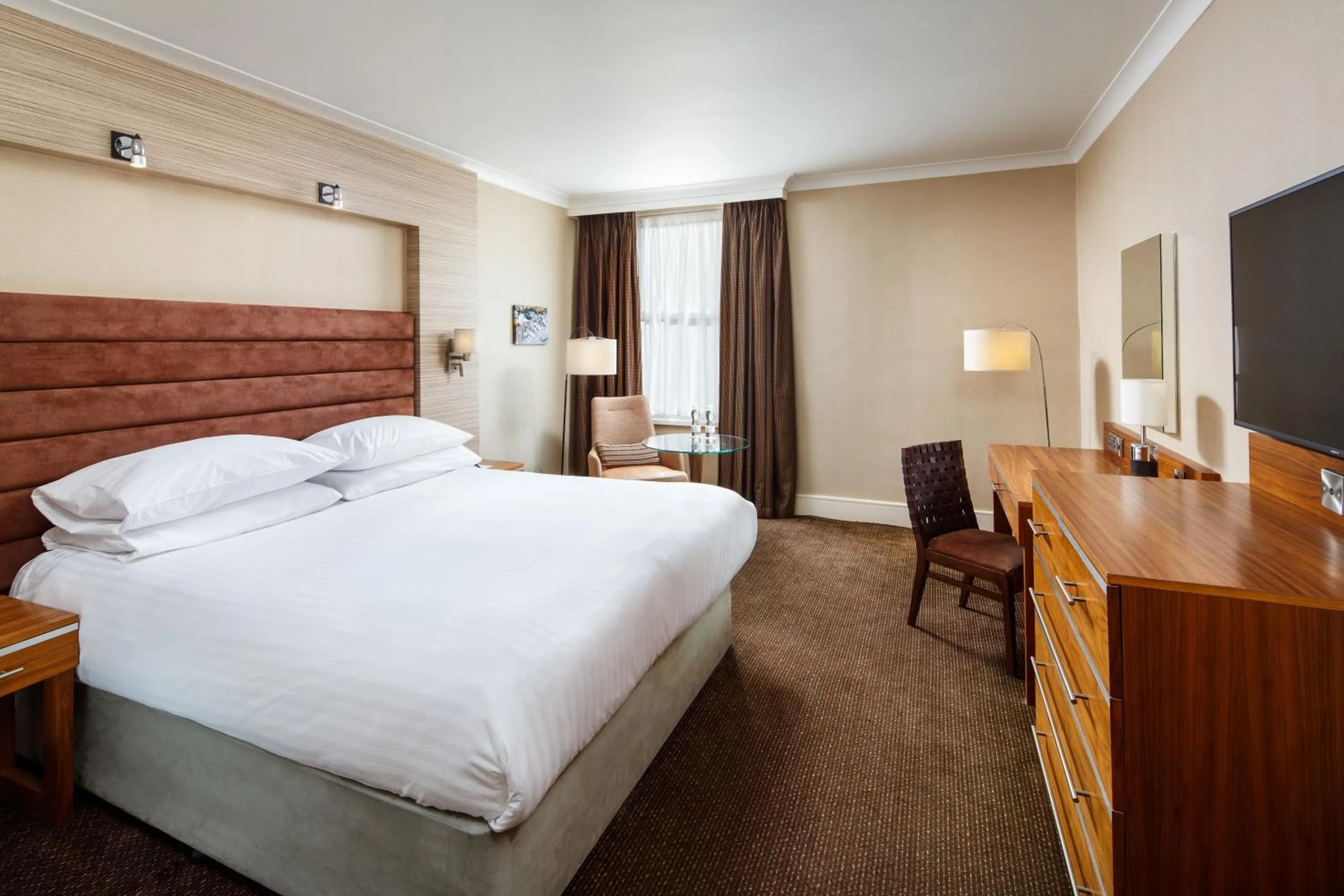 Deluxe King Room in Delta Hotels by Marriott Cheltenham Chase