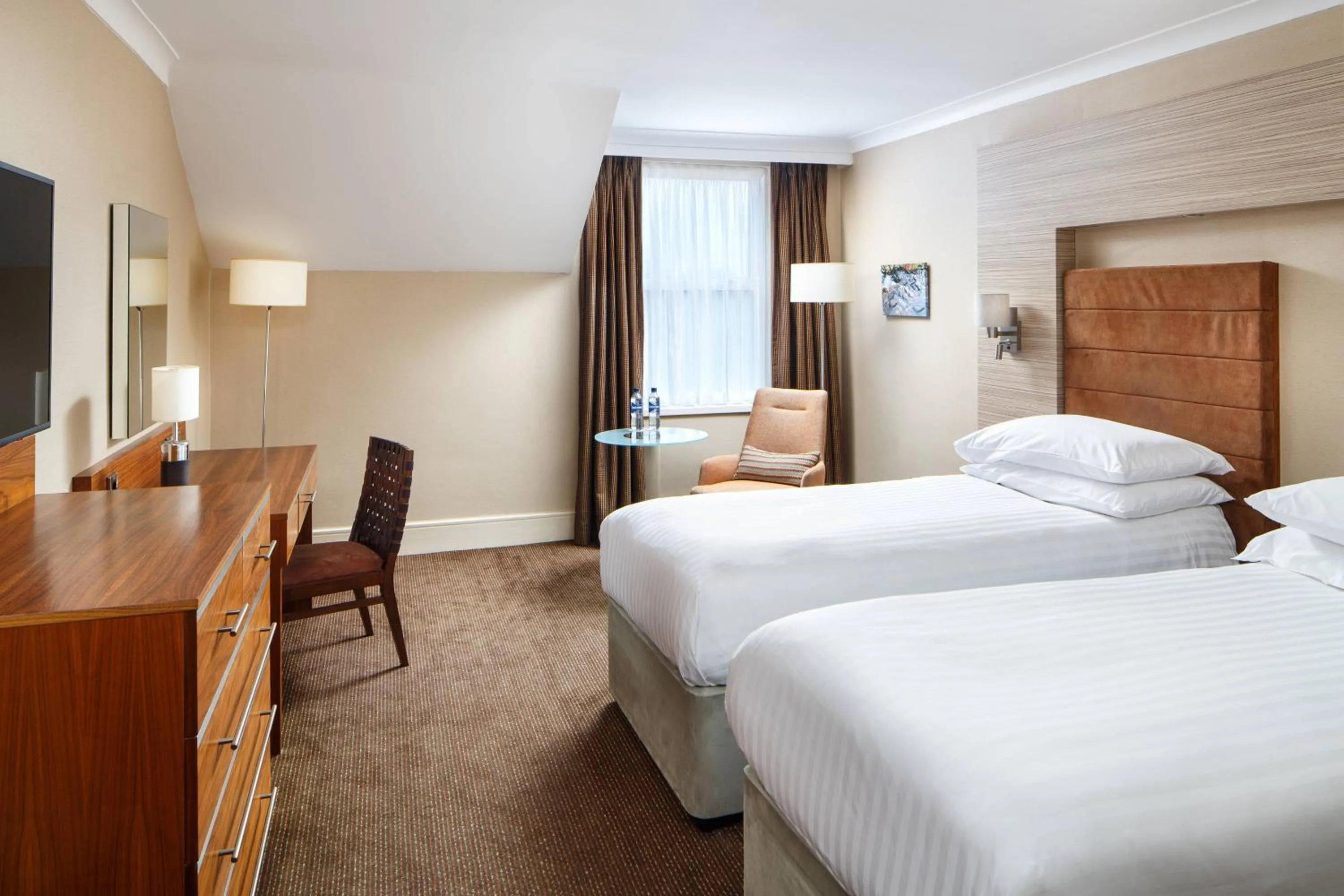 Deluxe Twin Room in Delta Hotels by Marriott Cheltenham Chase