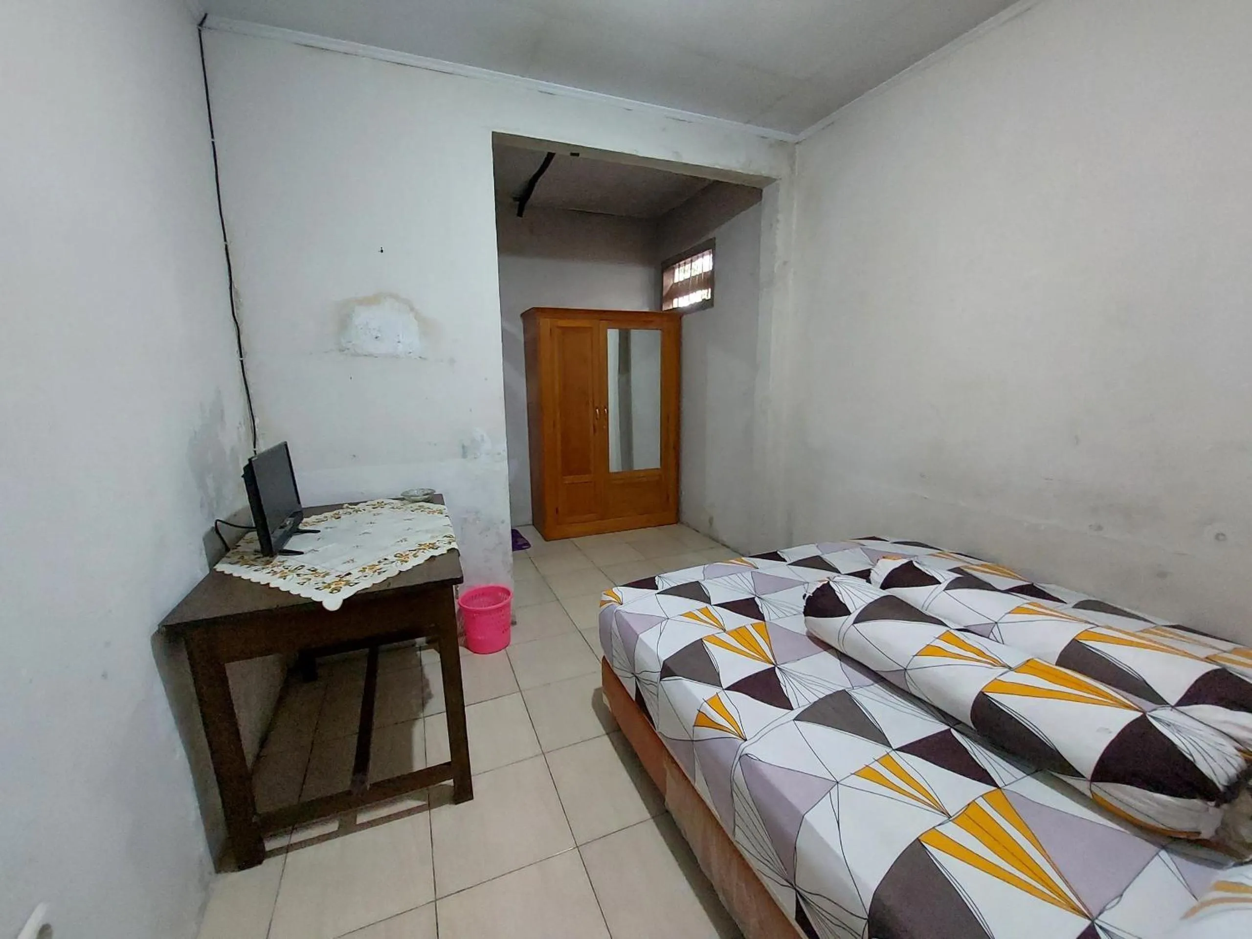Double Room in SPOT ON 92777 Leheran Homestay