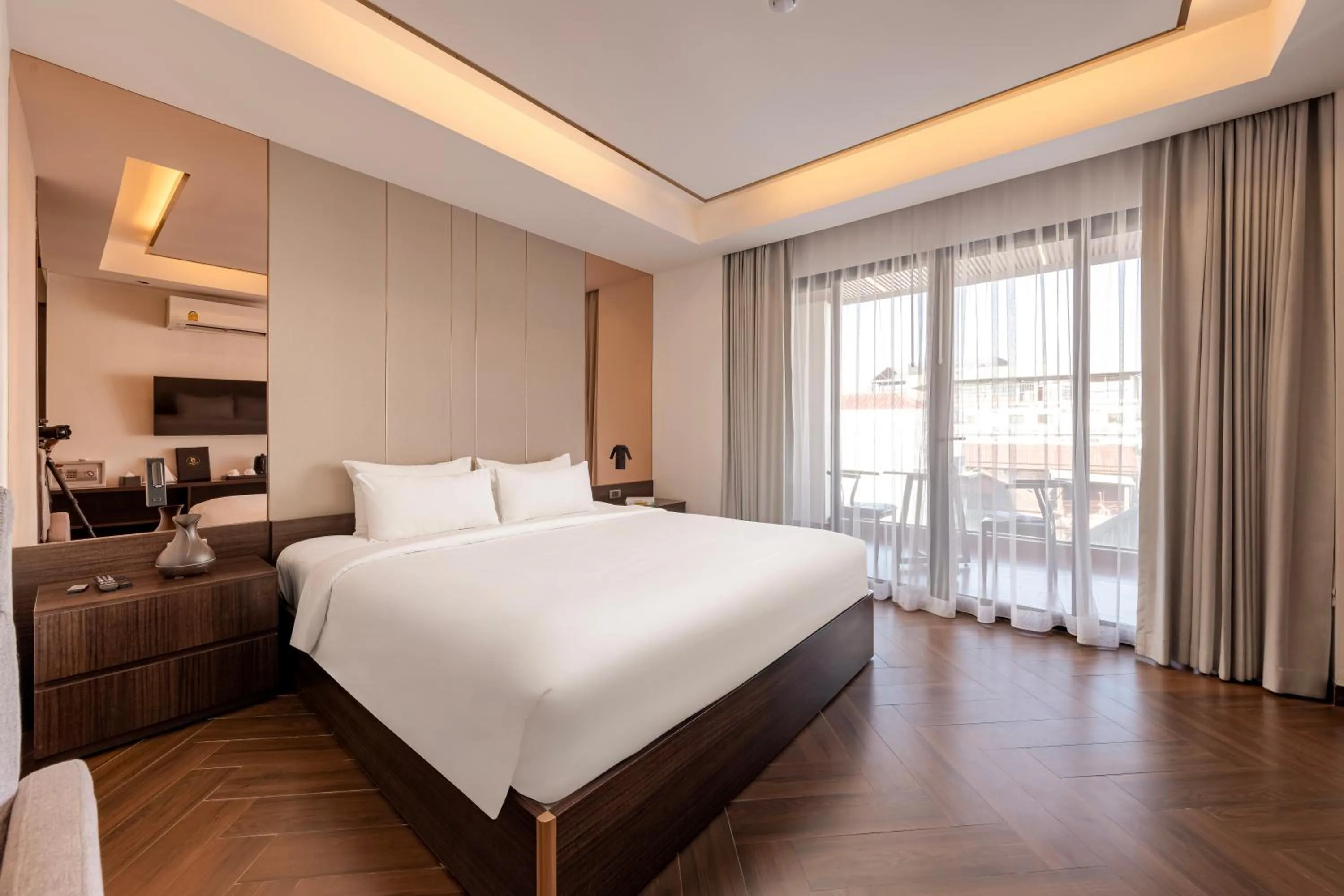 King Suite with Balcony in Riverside Hotel