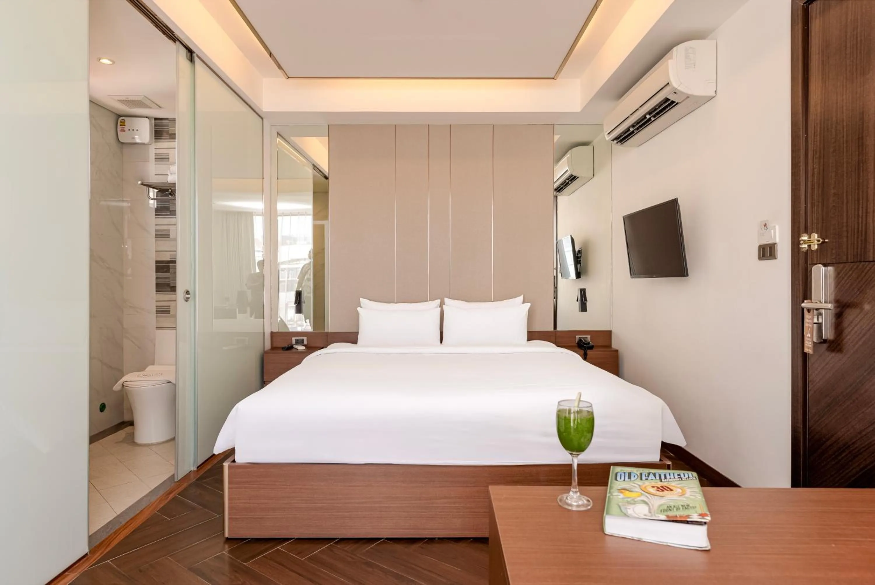 Deluxe Double Room in Riverside Hotel