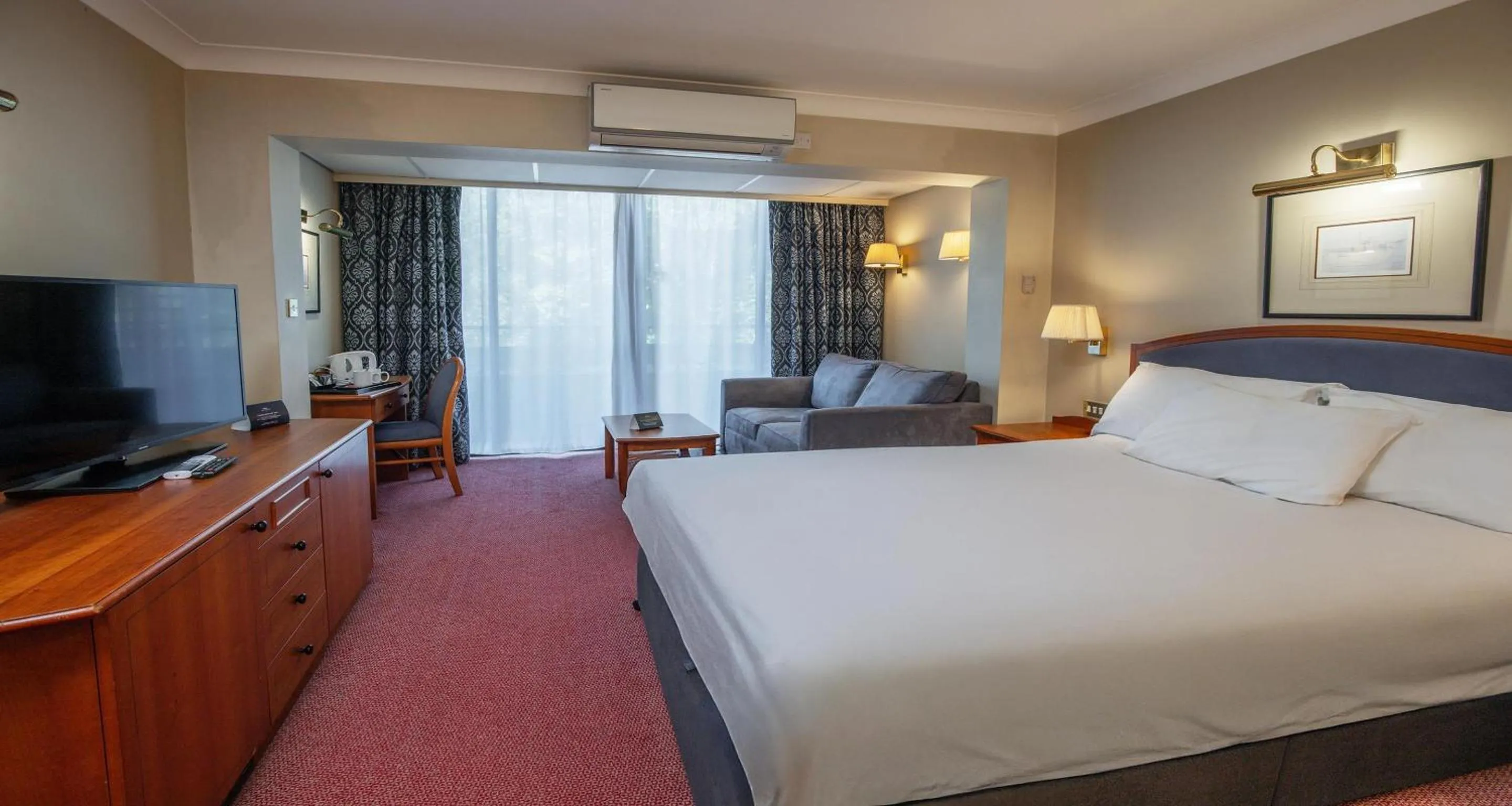 Executive King Room with Sofa Bed - Non-Smoking in Derby Mickleover Hotel, BW Signature Collection