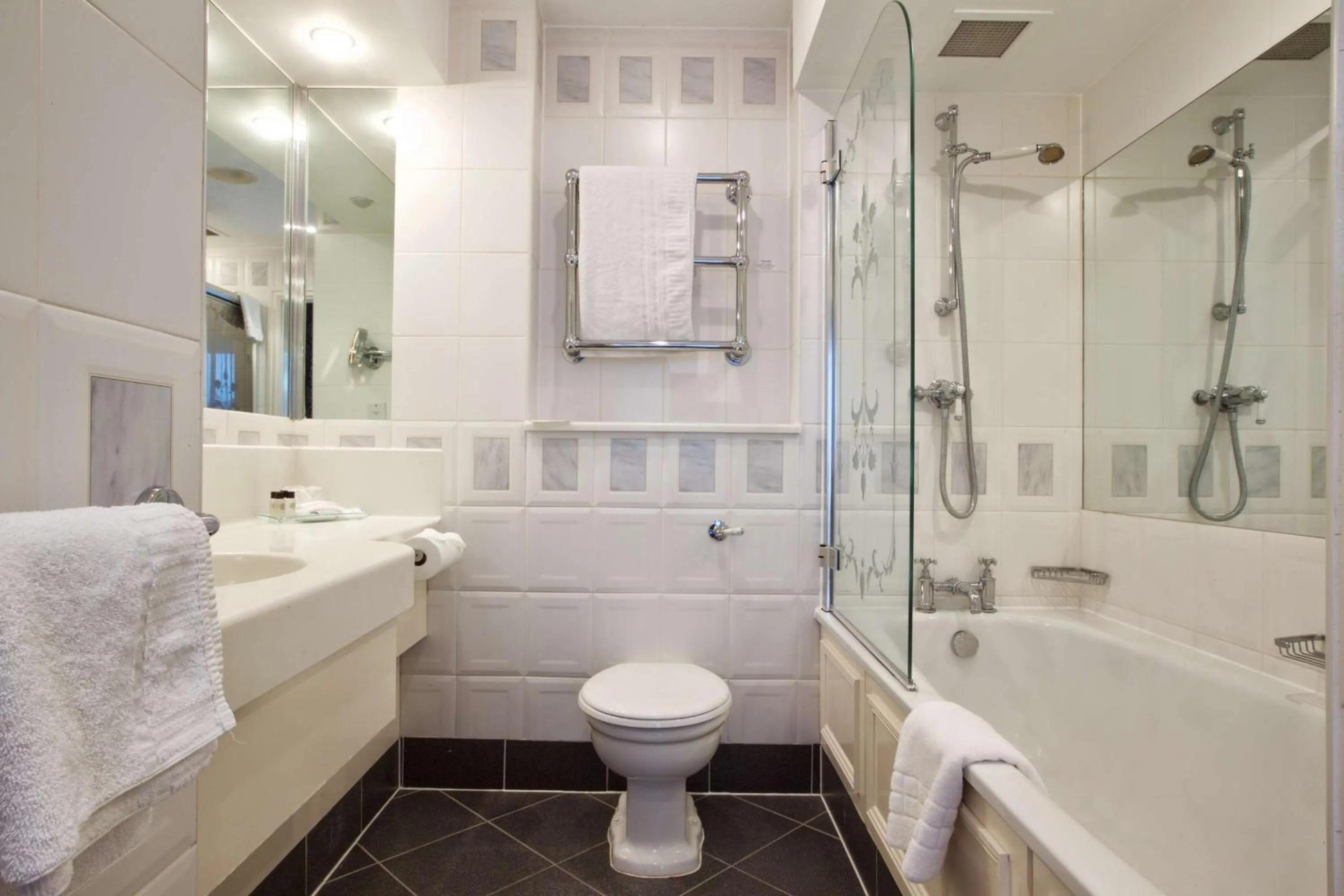 Standard Twin Room in Derby Mickleover Hotel, BW Signature Collection