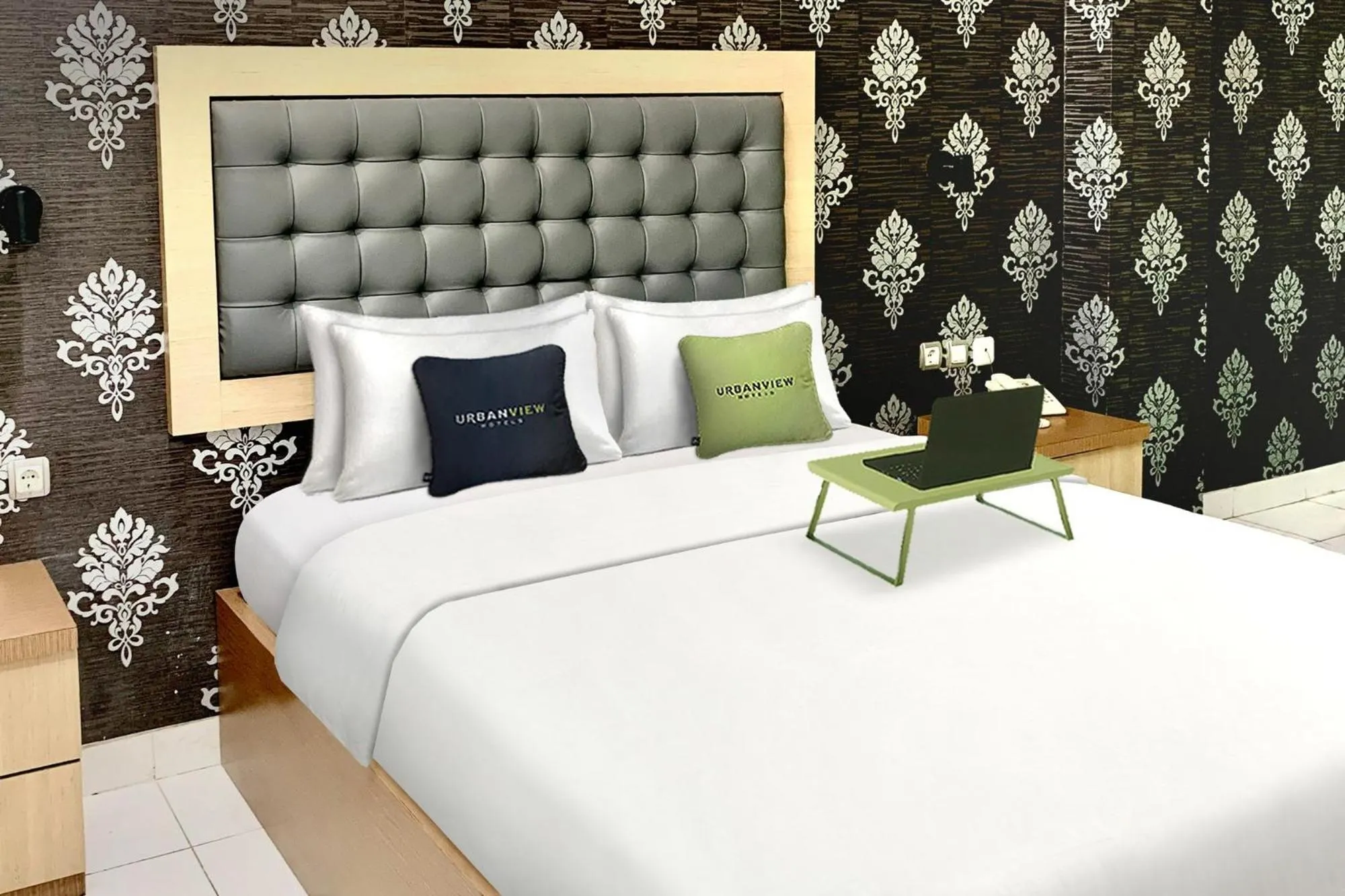 Deluxe King Room in Urbanview Hotel Niraz Syariah Banjarmasin by RedDoorz