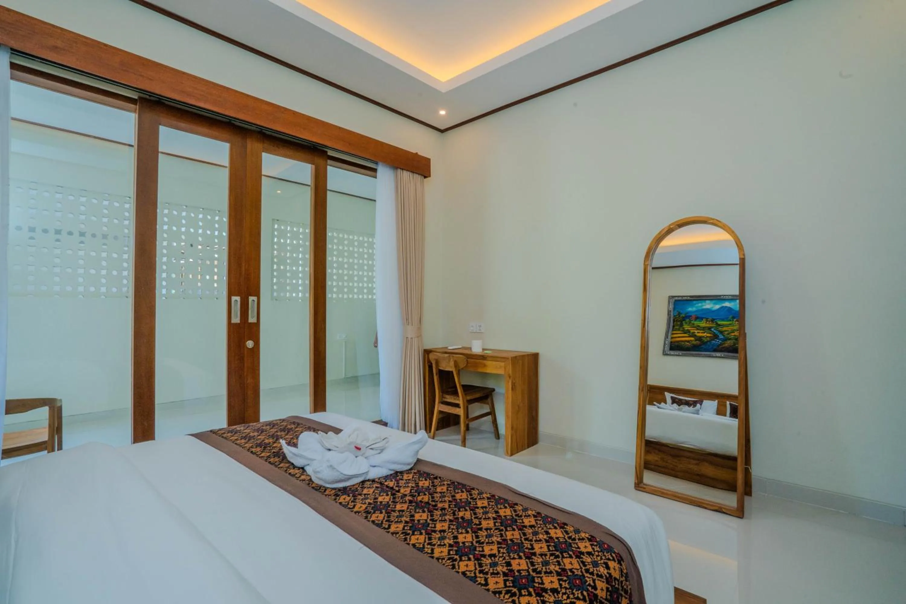 Deluxe Double Room with Balcony in Bagas Bagus Guesthouse