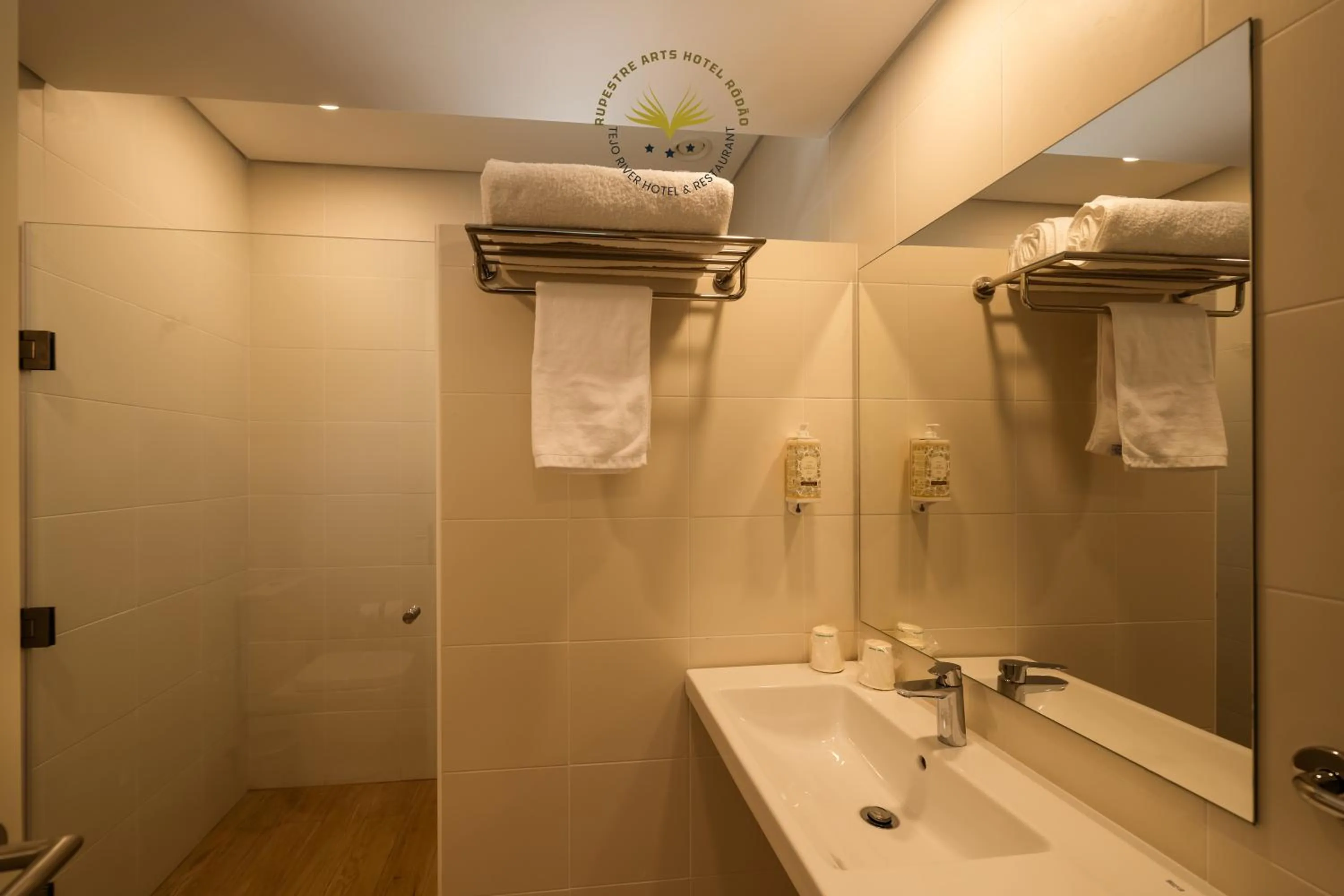 Standard Twin Room - single occupancy in Rupestre Arts Hotel Ródão