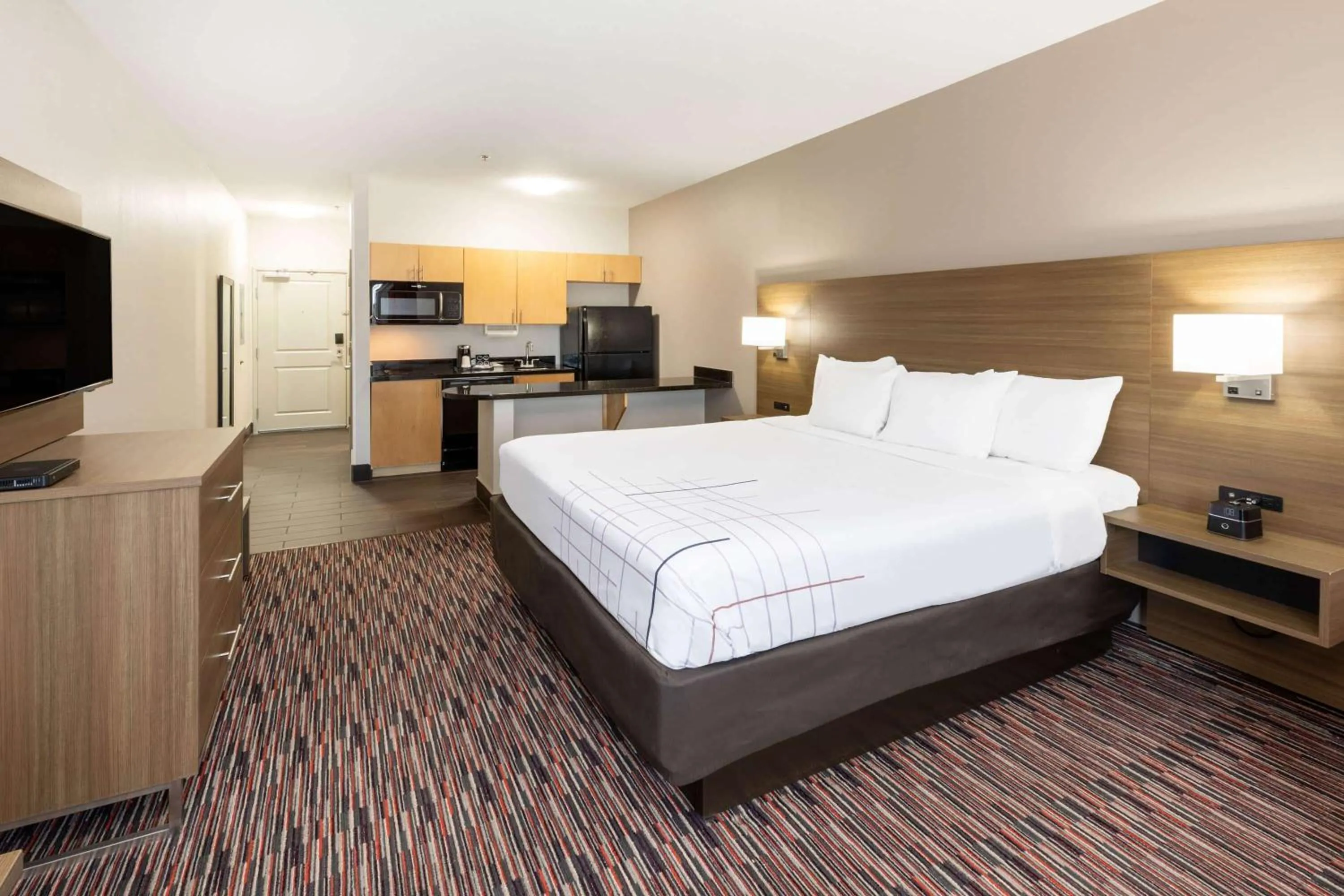 Deluxe King Room with Bath Tub - Mobility Accessible/Non-Smoking in La Quinta by Wyndham Wichita Falls - MSU Area