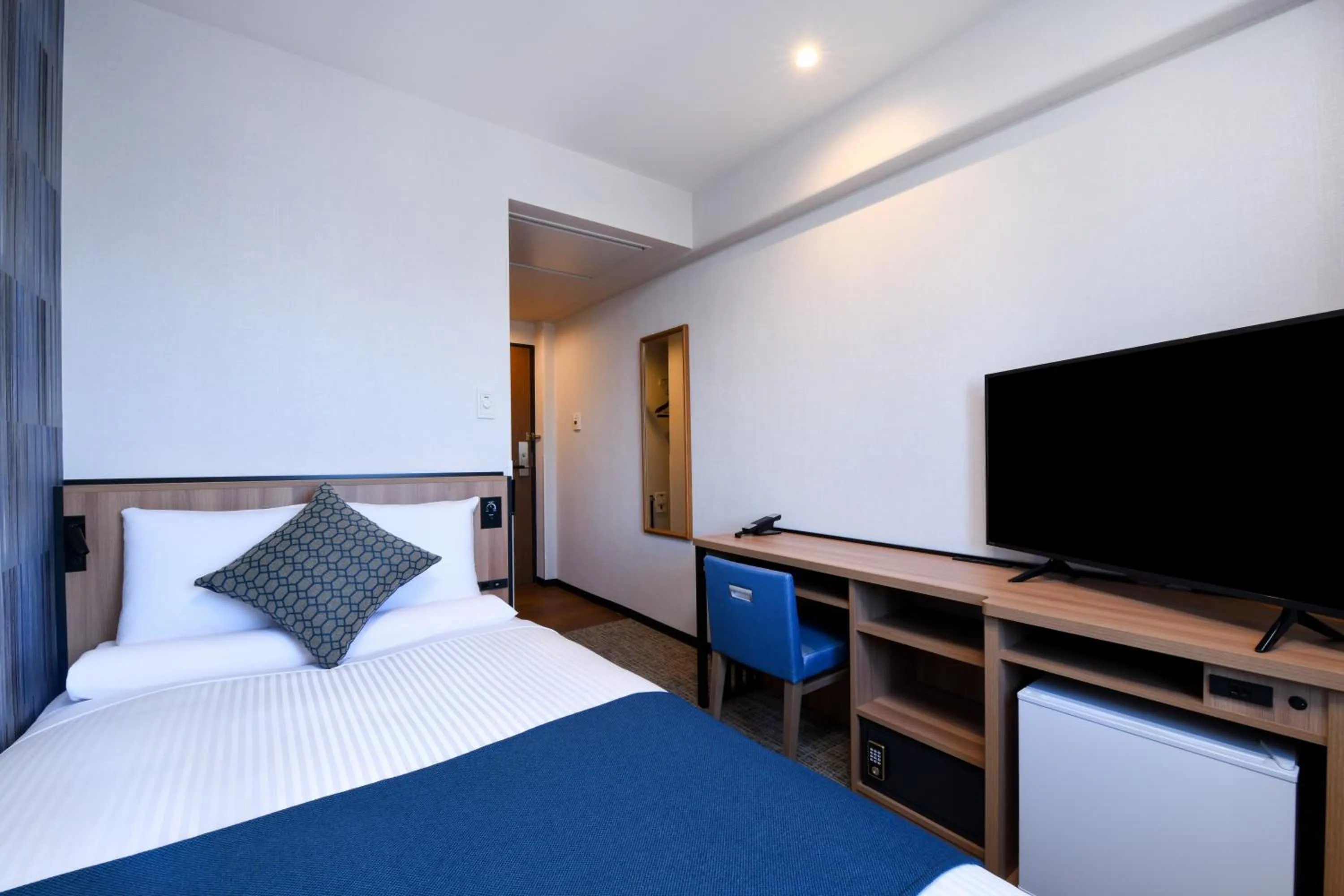 Standard Double Room with Small Double Bed - single occupancy - Smoking in HOTEL MYSTAYS Atsugi