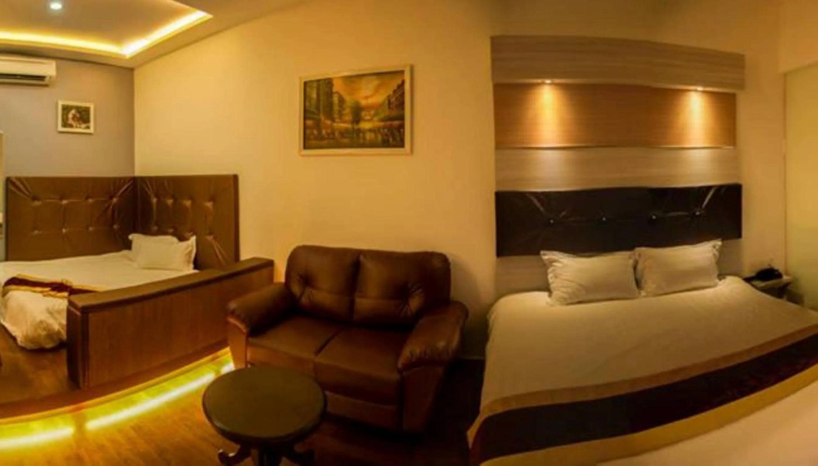 Standard Suite with Spa Bath in Avantgarde Hotel