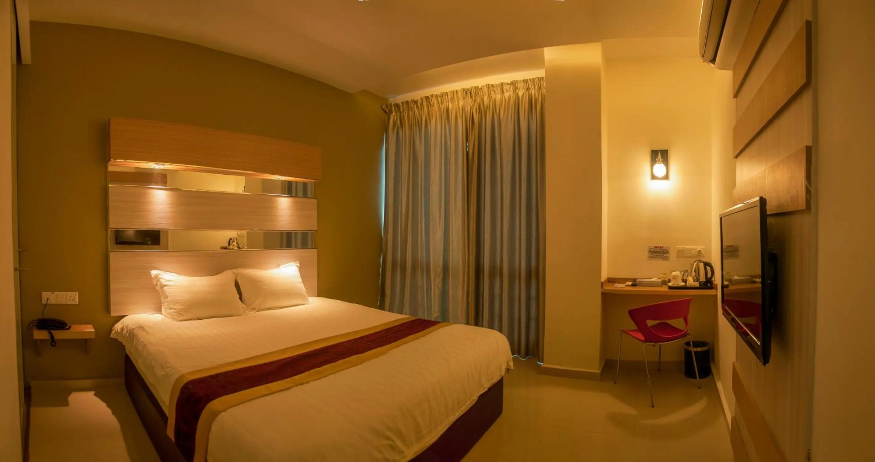 Standard King Room in Avantgarde Hotel