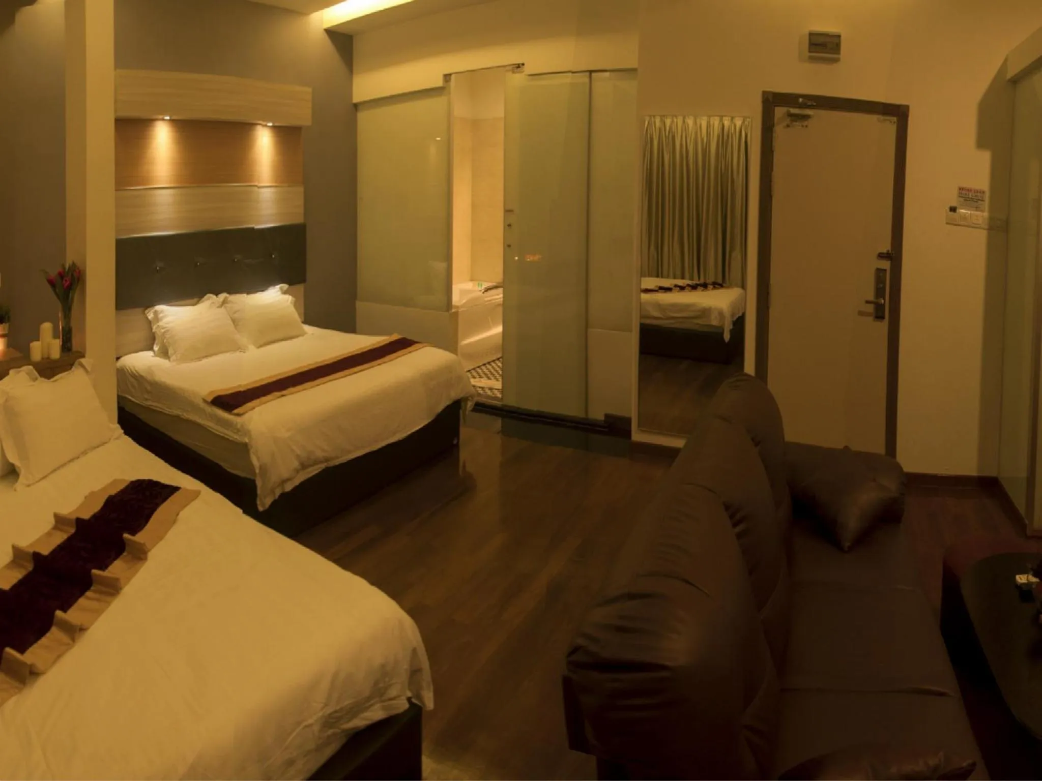 Deluxe Suite with Spa Bath in Avantgarde Hotel